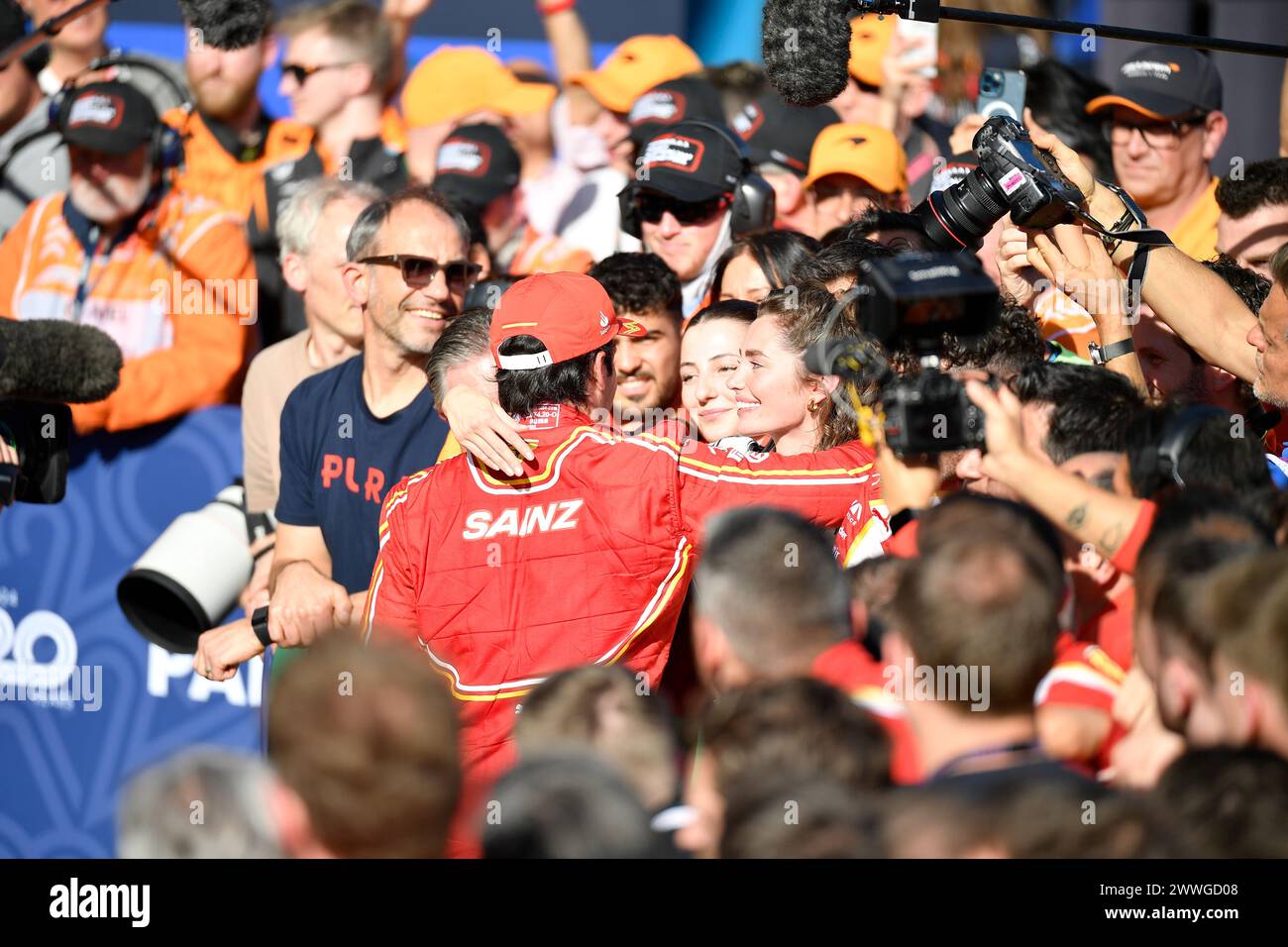 MELBOURNE, AUSTRALIA. 24 marzo 2024. 55 Carlos Sainz Jr. (ESP) Scuderia Ferrari dopo le celebrazioni della gara a seguito del completamento del 3° round del Rolex Australian Grand Prix 2024 FIA Formula 1 dal 22 al 24 marzo presso l'Albert Park Street Circuit di Melbourne, Australia. Crediti: Karl Phillipson/Alamy Live News. Foto Stock