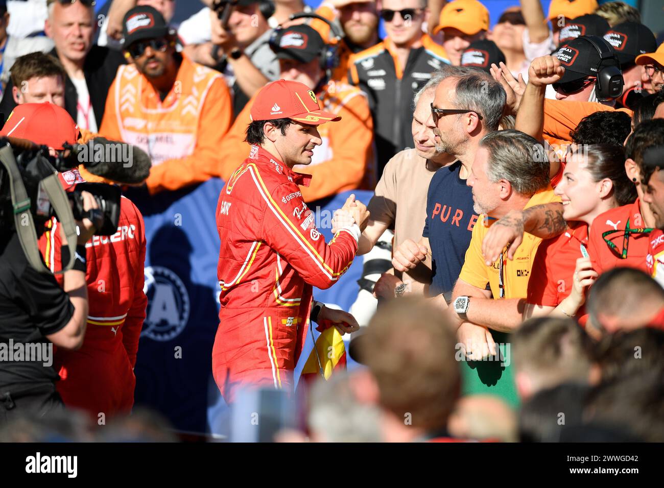 MELBOURNE, AUSTRALIA. 24 marzo 2024. 55 Carlos Sainz Jr. (ESP) Scuderia Ferrari dopo le celebrazioni della gara a seguito del completamento del 3° round del Rolex Australian Grand Prix 2024 FIA Formula 1 dal 22 al 24 marzo presso l'Albert Park Street Circuit di Melbourne, Australia. Crediti: Karl Phillipson/Alamy Live News. Foto Stock