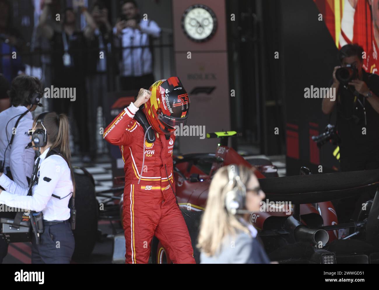 MELBOURNE, AUSTRALIA. 24 marzo 2024. 55 Carlos Sainz Jr. (ESP) Scuderia Ferrari dopo le celebrazioni della gara a seguito del completamento del 3° round del Rolex Australian Grand Prix 2024 FIA Formula 1 dal 22 al 24 marzo presso l'Albert Park Street Circuit di Melbourne, Australia. Crediti: Karl Phillipson/Alamy Live News. Foto Stock