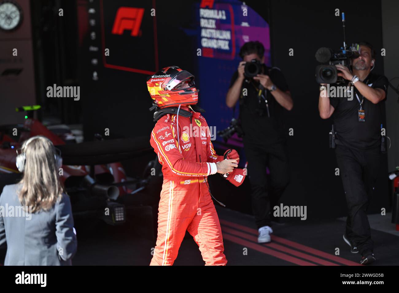 MELBOURNE, AUSTRALIA. 24 marzo 2024. 55 Carlos Sainz Jr. (ESP) Scuderia Ferrari dopo le celebrazioni della gara a seguito del completamento del 3° round del Rolex Australian Grand Prix 2024 FIA Formula 1 dal 22 al 24 marzo presso l'Albert Park Street Circuit di Melbourne, Australia. Crediti: Karl Phillipson/Alamy Live News. Foto Stock