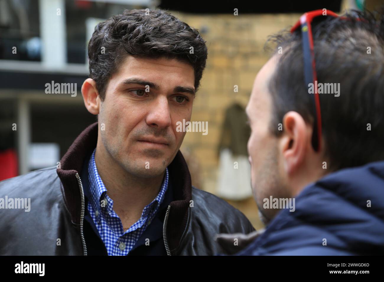 Aurélien Pradié, politico francese “Les Républicains”, deputato del dipartimento Lot, durante la campagna elettorale municipale di Sarlat nel Périgord noi Foto Stock