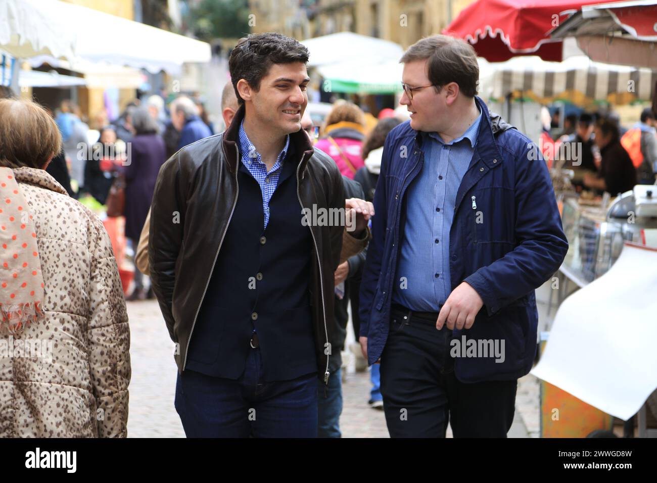 Aurélien Pradié, politico francese “Les Républicains”, deputato del dipartimento Lot, durante la campagna elettorale municipale di Sarlat nel Périgord noi Foto Stock