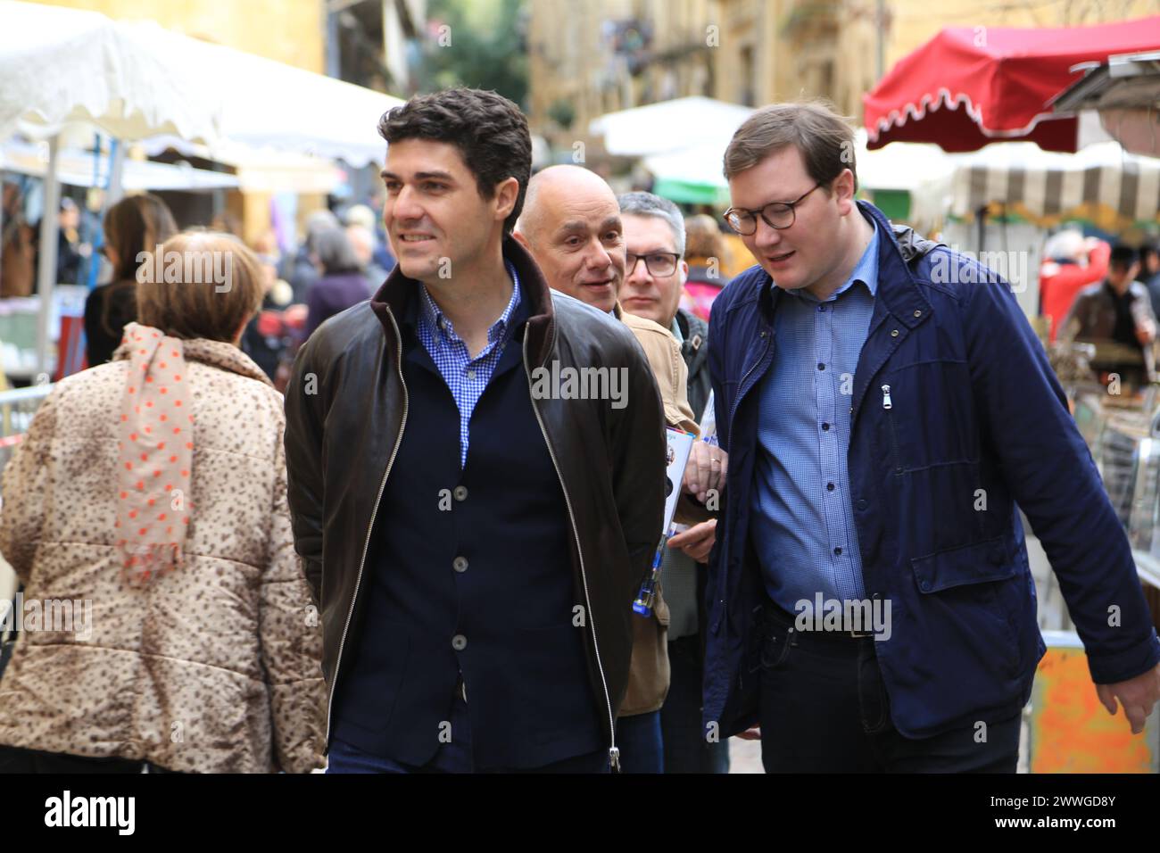 Aurélien Pradié, politico francese “Les Républicains”, deputato del dipartimento Lot, durante la campagna elettorale municipale di Sarlat nel Périgord noi Foto Stock