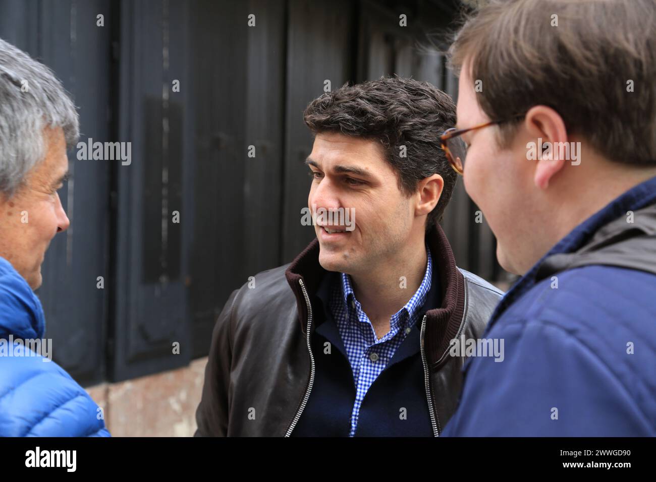 Aurélien Pradié, politico francese “Les Républicains”, deputato del dipartimento Lot, durante la campagna elettorale municipale di Sarlat nel Périgord noi Foto Stock