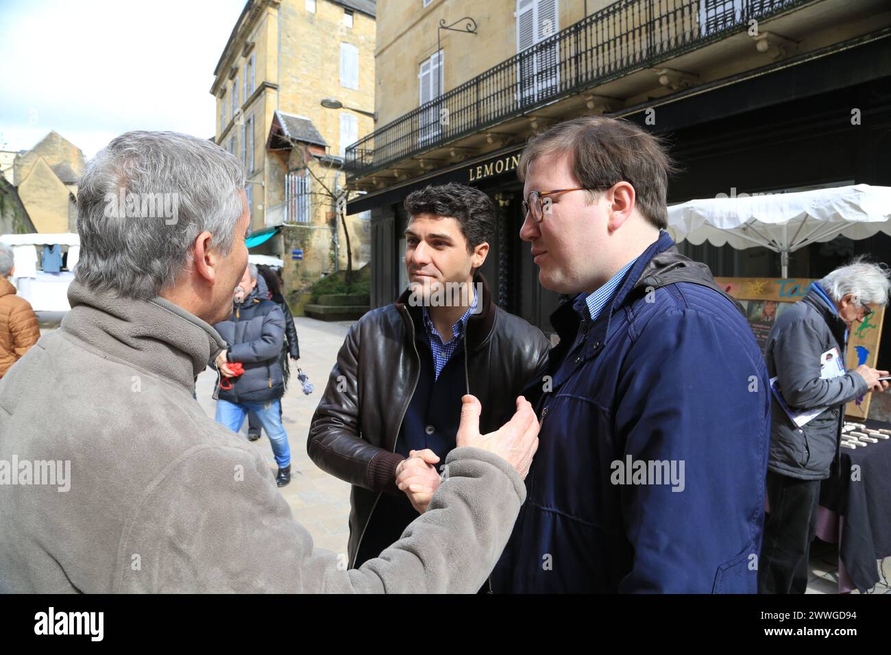 Aurélien Pradié, politico francese “Les Républicains”, deputato del dipartimento Lot, durante la campagna elettorale municipale di Sarlat nel Périgord noi Foto Stock