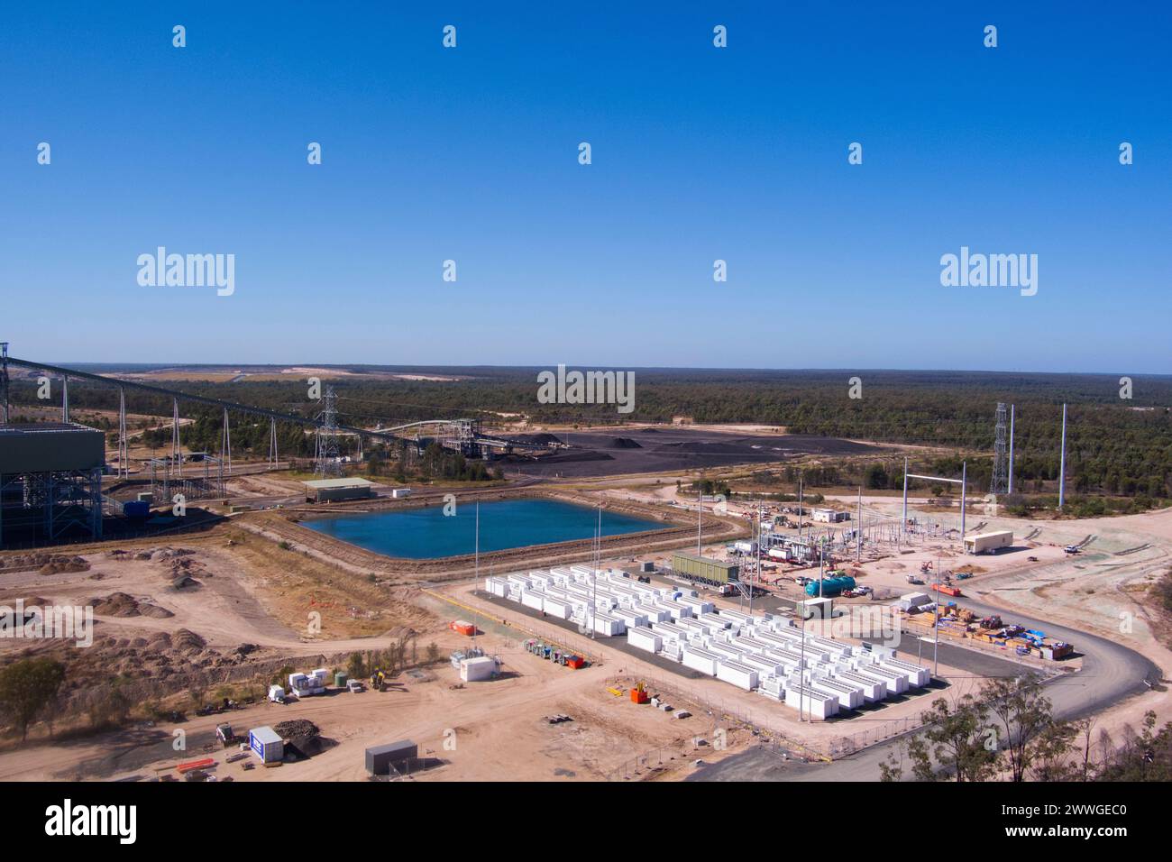 Batteria Chinchilla da 200 MWh con batterie Tesla presso la centrale elettrica di Kogan Creek nel Queensland Australia Foto Stock