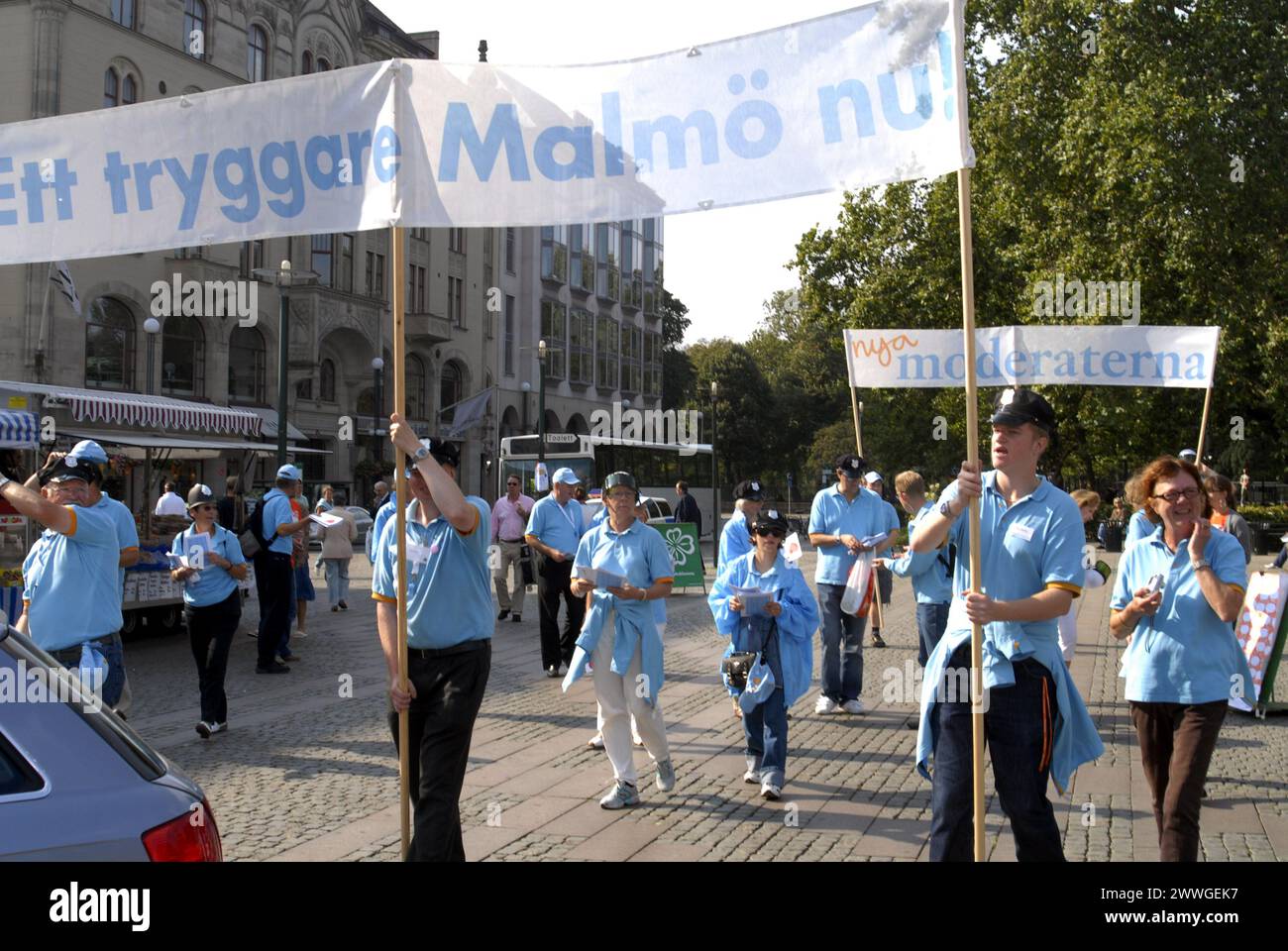 Elezioni generali svedesi di Paarliament domenica settembre 17,2006, manifesti elettorali e imprenditori che hanno preso l'elettore dell'ultimo minuto dalla loro parte, vari lavoratori politici A malmoe Svezia settembre 16,2006 (foto di Francis Dean/Dean Pictures) Foto Stock