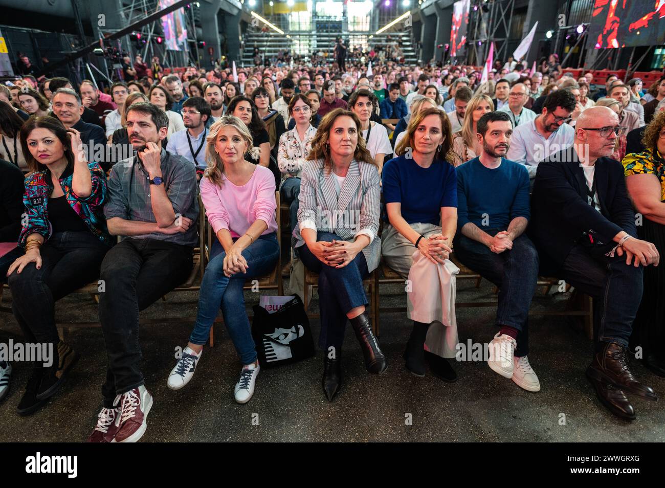 Da sinistra a destra, Sira Rego, Ministro della gioventù e dell'infanzia, Ernest Urtasun, Ministro della Cultura, Yolanda Diaz, secondo Vicepresidente e Ministro del lavoro e dell'economia sociale, Estrella Galan, Monica Garcia, Ministro della salute, Pablo Bustinduy, ministro dei diritti sociali, dei consumatori e Agenda 2030, e Unai sordo, segretario generale della CCOO, durante l'atto di chiusura della prima Assemblea della coalizione. Sumar ha tenuto un'assemblea fondatrice con l'obiettivo di fornire alla formazione una struttura organizzativa che celebri la sua prima assemblea a la nave, Villaverde. Foto Stock