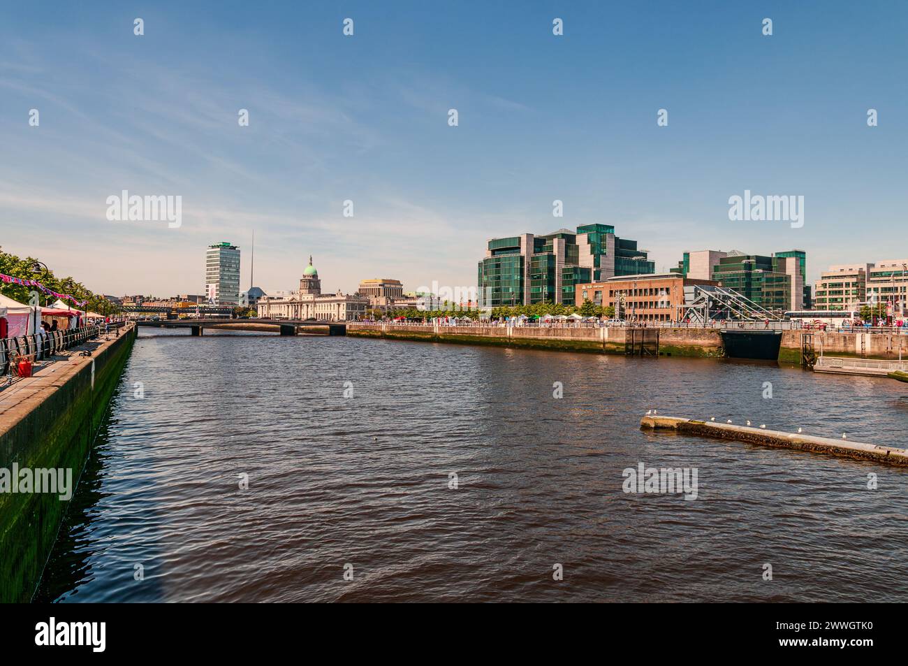Dublino, la capitale della Repubblica d'Irlanda, si trova sulla costa orientale dell'Irlanda, alla foce del fiume Liffey. Foto Stock