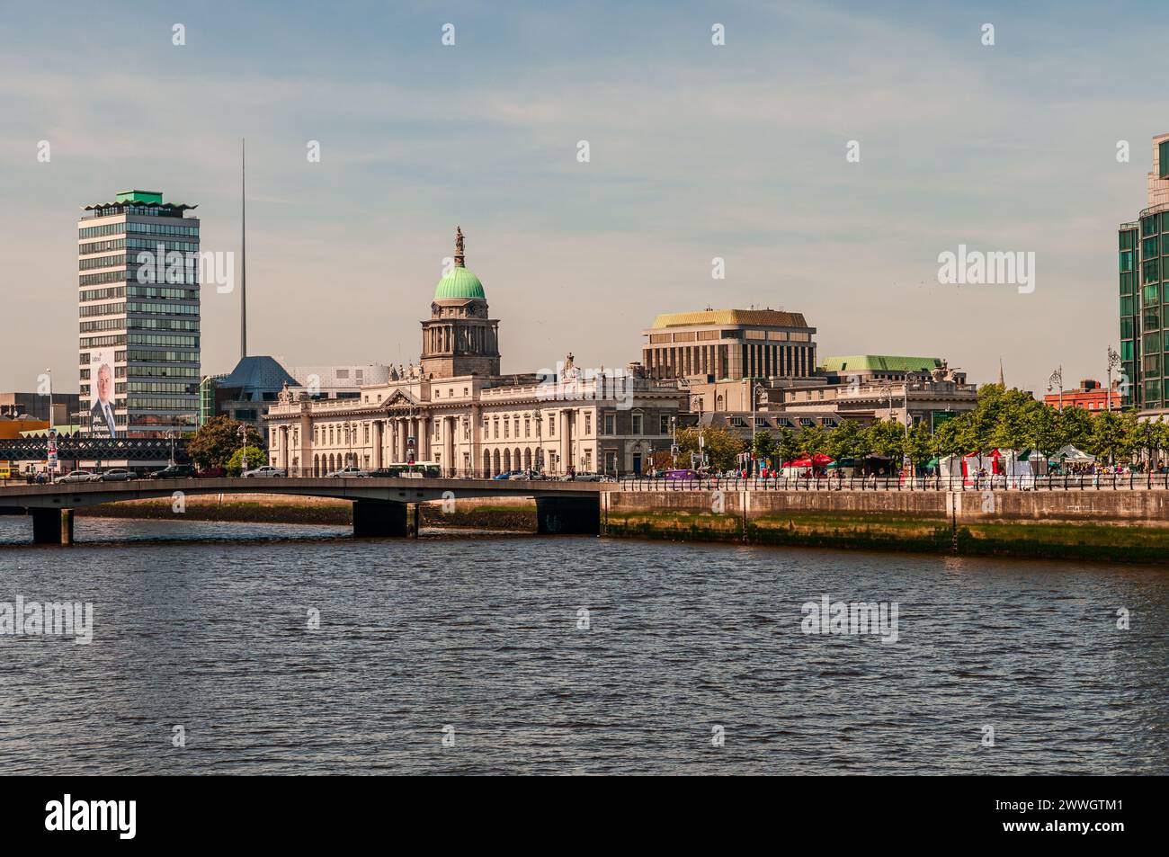 Dublino, la capitale della Repubblica d'Irlanda, si trova sulla costa orientale dell'Irlanda, alla foce del fiume Liffey. Foto Stock