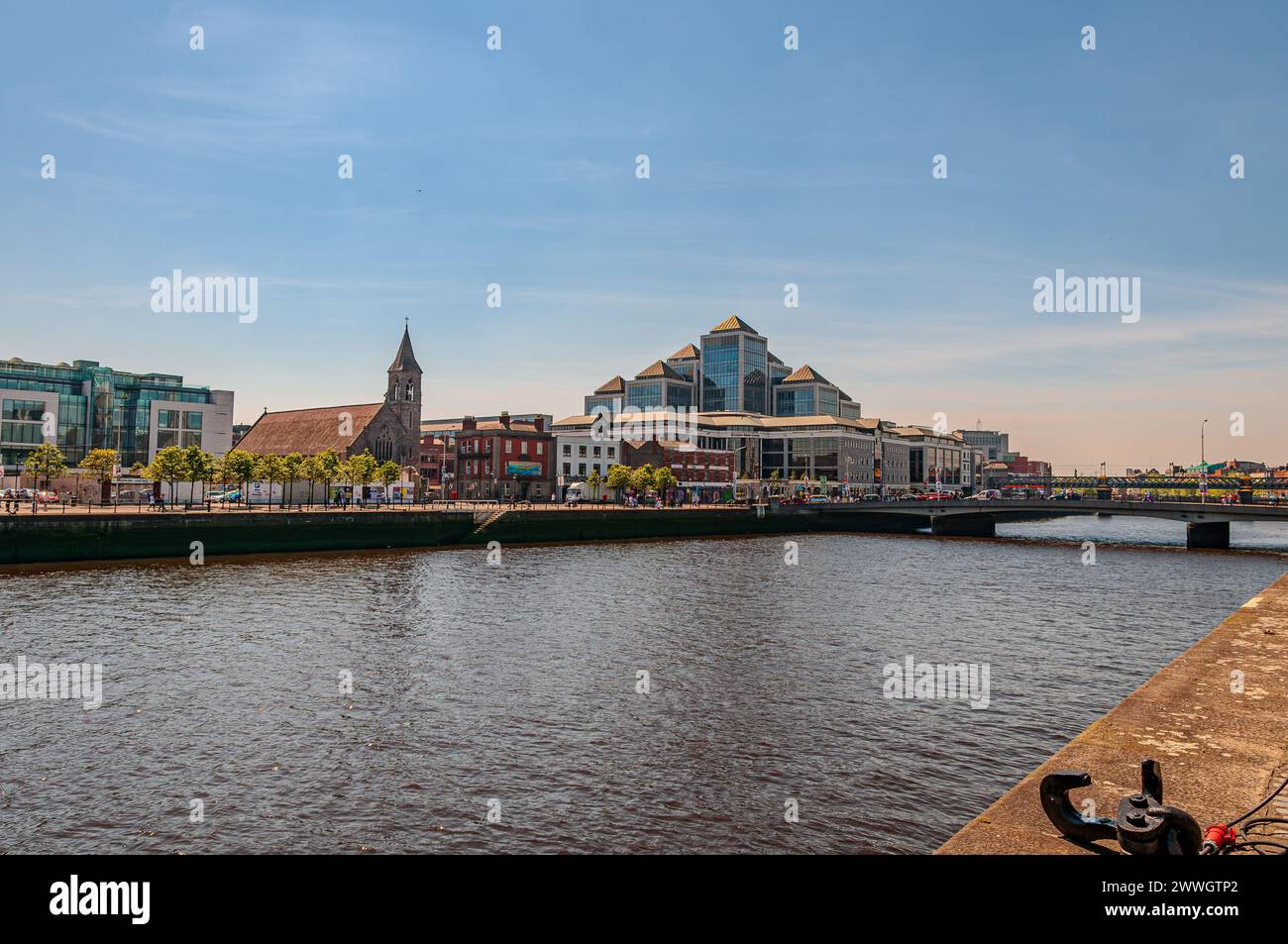 Dublino, la capitale della Repubblica d'Irlanda, si trova sulla costa orientale dell'Irlanda, alla foce del fiume Liffey. Foto Stock
