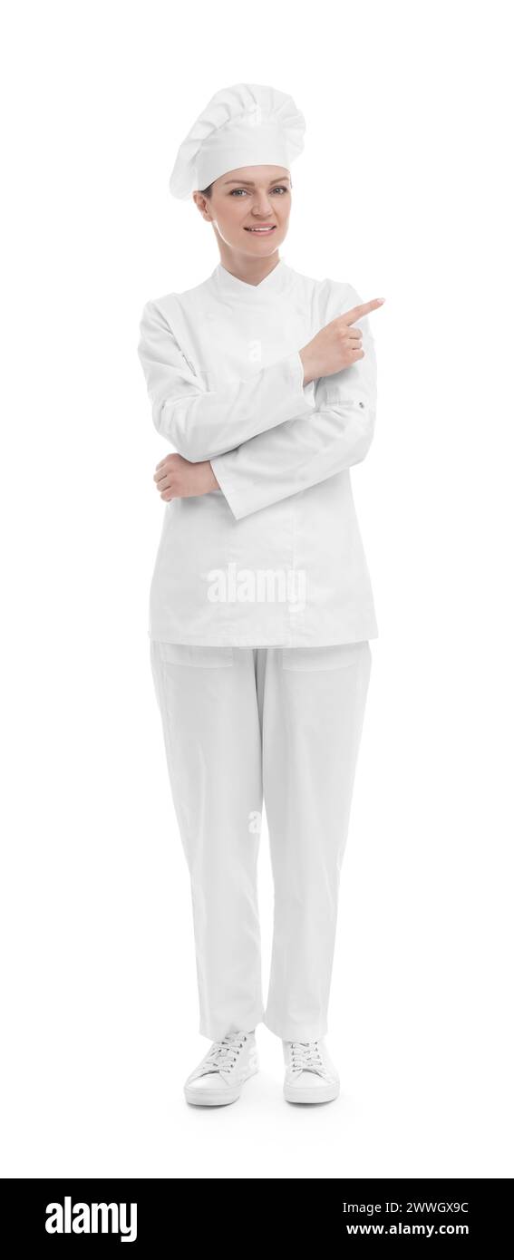 Chef donna felice in uniforme che indica qualcosa su sfondo bianco Foto Stock