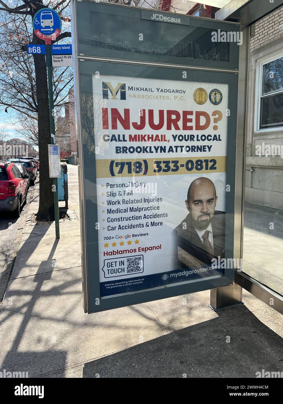 Cartellone per lo studio legale, per indurre le persone che possono vincere grandi soldi in tribunale a causa di ferite. Brooklyn, NY. Foto Stock
