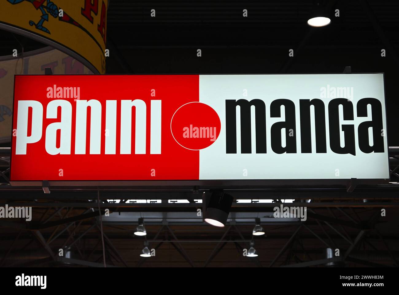 Leipziger Buchmesse 2024, Messe di Lipsia. Foto: Panini Manga, panini Verlag. Die panini Spa ist eine International tätige italienische Unternehmensgruppe, Die hauptsächlich im Druck- und Verlagswesen tätig ist. DAS a Modena ansässige Unternehmen ist besonders für Sine Sammelalben und die dazugehörigen Aufkleber bekannt. Darüber hinaus ist die Unternehmensgruppe in weiteren Fünf Bereichen tätig, diese umfassen Verlagswesen, Vertrieb, Lizenzrechthandel, panini Digital sowie neue Medien. Die panini-Gruppe ist in mehr als 150 Ländern tätig und ausserhalb Italiens auch in Brasilien, Cile, Deut Foto Stock