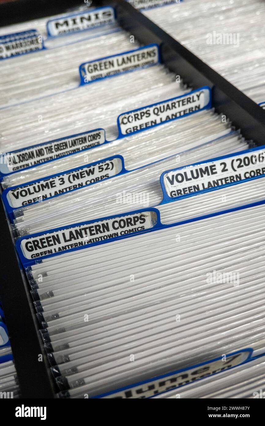 Il Midtown Comics di Times Square ha una vasta selezione di libri, graphic novel, action figure e oggetti da collezione, New York City, USA 2024 Foto Stock