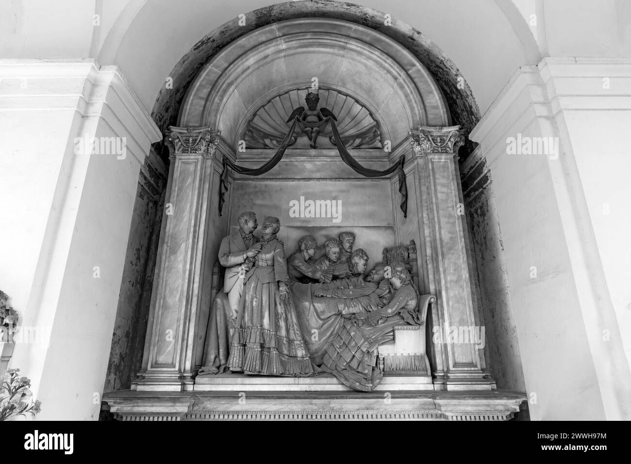 Gruppo scultoreo presso la tomba del padre, Cimitero Monumentale, Cimitero monumentale di Staglieno), Genova, Italia Foto Stock