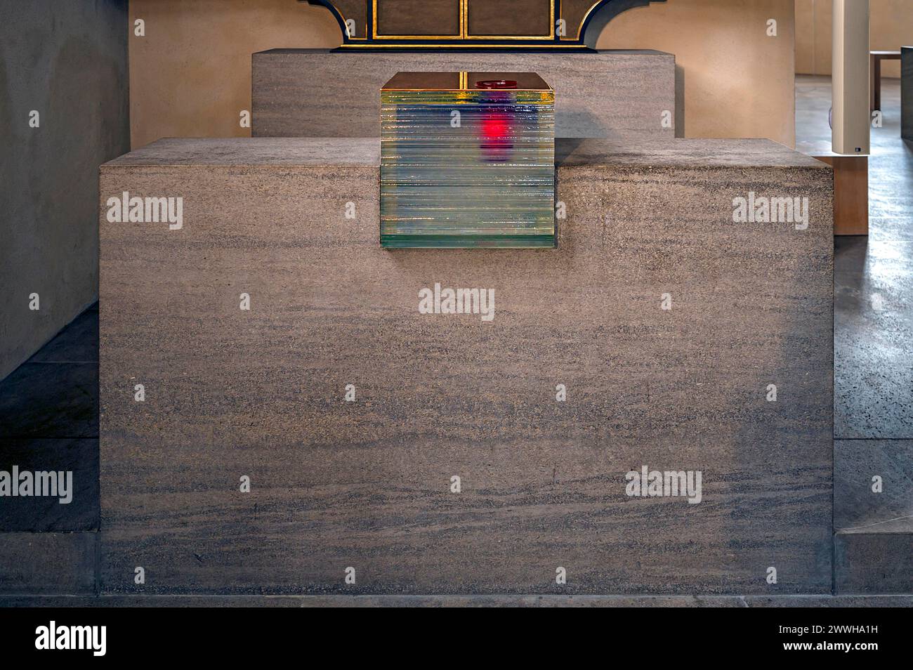 Moderno tabernacolo di vetro, Chiesa di Santa chiara, Koenigstrasse 66, Norimberga, Franconia media, Baviera, Germania Foto Stock