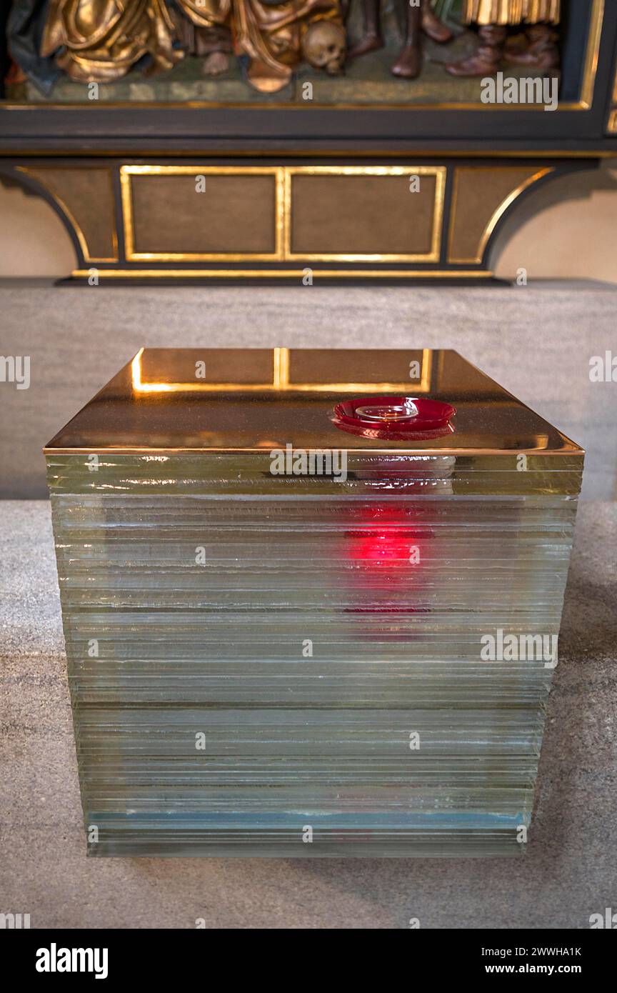 Moderno tabernacolo di vetro, Chiesa di Santa chiara, Koenigstrasse 66, Norimberga, Franconia media, Baviera, Germania Foto Stock