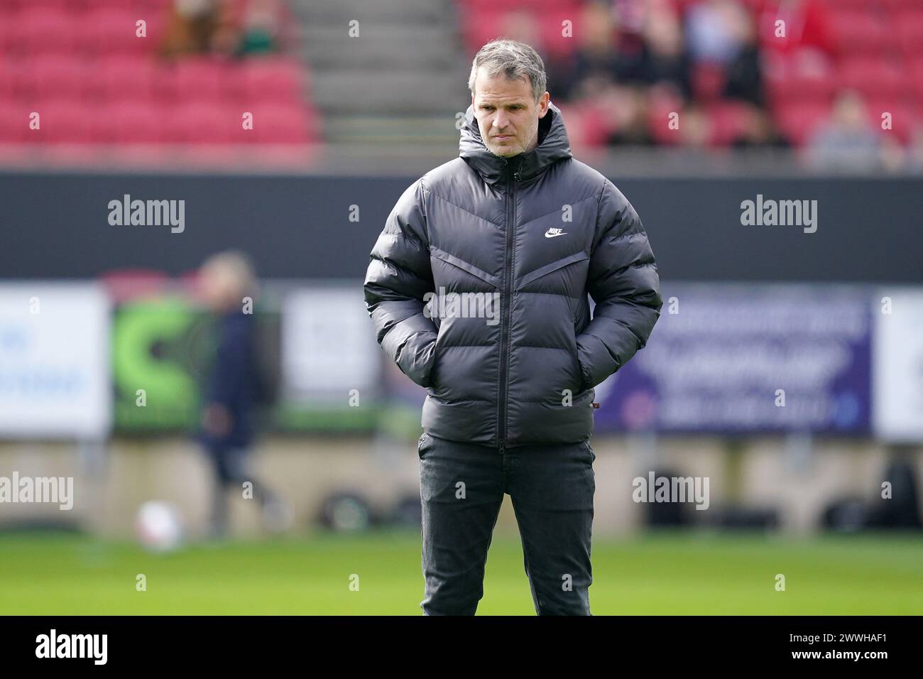 L'allenatore del Tottenham Hotspur Robert Vilahamn davanti al Barclays Women's Super League match ad Ashton Gate, Bristol. Data foto: Domenica 24 marzo 2024. Foto Stock