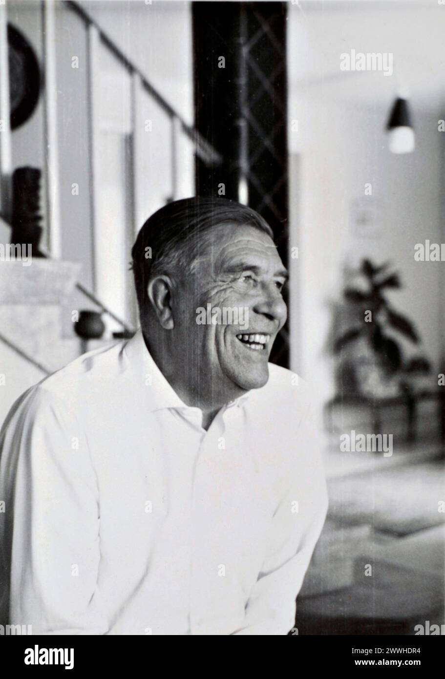 Ritratto di un uomo anziano illustre, Dr. Alfred Wiegandt sorridente, anni '1950 o '1960 in Germania Foto Stock