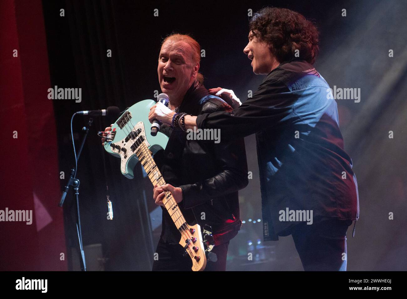 Londra, Regno Unito. 23 marzo 2024. (L-R) - il bassista Billy Sheehan e il cantante Eric Martin della band rock americana Mr. Big si esibiscono all'O2 Shepherd's Bush Empire. Crediti: Justin ng/Alamy Live News come parte del loro tour "The Big Finish" crediti: Justin ng/Alamy Live News Foto Stock