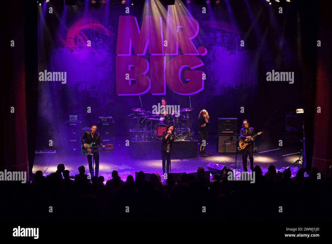 MR.BIG si esibisce a Shepherds Bush Empire LONDRA, INGHILTERRA - 23 MARZO: Billy Sheehan, Eric Martin, Nick D Virgilio, Michele Luppi e Paul Gilbert di MR.BIG si esibisce a Shepherds Bush Empire il 23 marzo 2024 a Londra, Inghilterra. CAP/Mar Mar/Gran Bretagna Copyright: XMartinxHarris/CapitalxPicetex Foto Stock