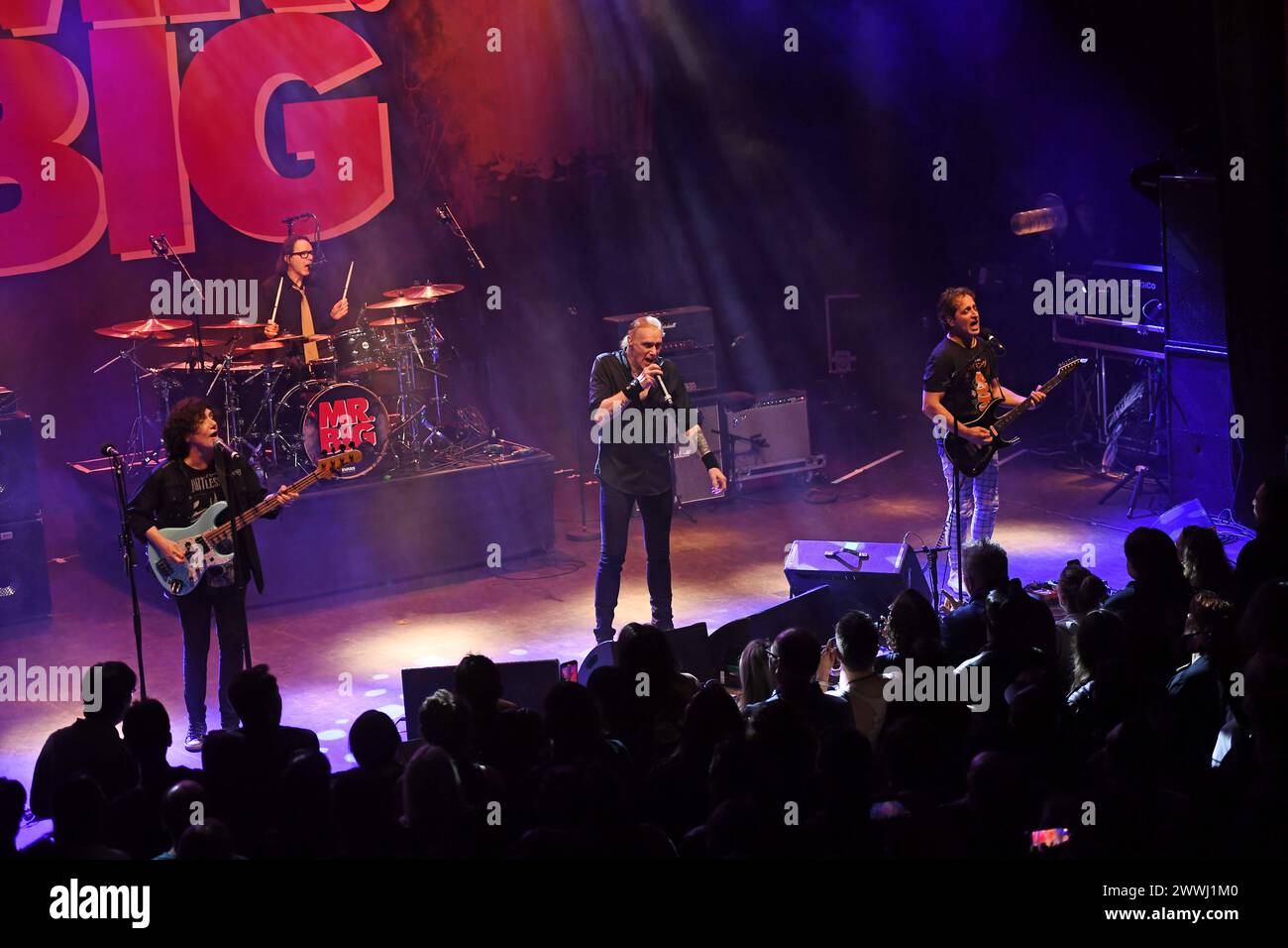 MR.BIG si esibisce allo Shepherds Bush Empire DI LONDRA, INGHILTERRA - 23 MARZO: Paul Gilbert, Eric Martin, Billy Sheehan e Nick D Virgilio di MR.BIG si esibisce allo Shepherds Bush Empire il 23 marzo 2024 a Londra, Inghilterra. CAP/Mar Mar/Gran Bretagna Copyright: XMartinxHarris/CapitalxPicetex Foto Stock