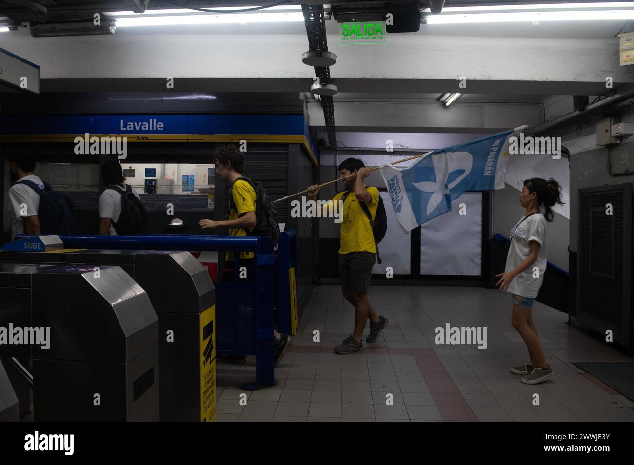 Buenos Aires, Buenos Aires, Argentina. 24 marzo 2024. Migliaia di argentini si riuniscono in Plaza de Mayo per celebrare il Memorial Day della verità e della giustizia, a Buenos Aires, Argentina, il 24 marzo 2024 (Credit Image: © Igor Wagner/ZUMA Press Wire) SOLO USO EDITORIALE! Non per USO commerciale! Foto Stock