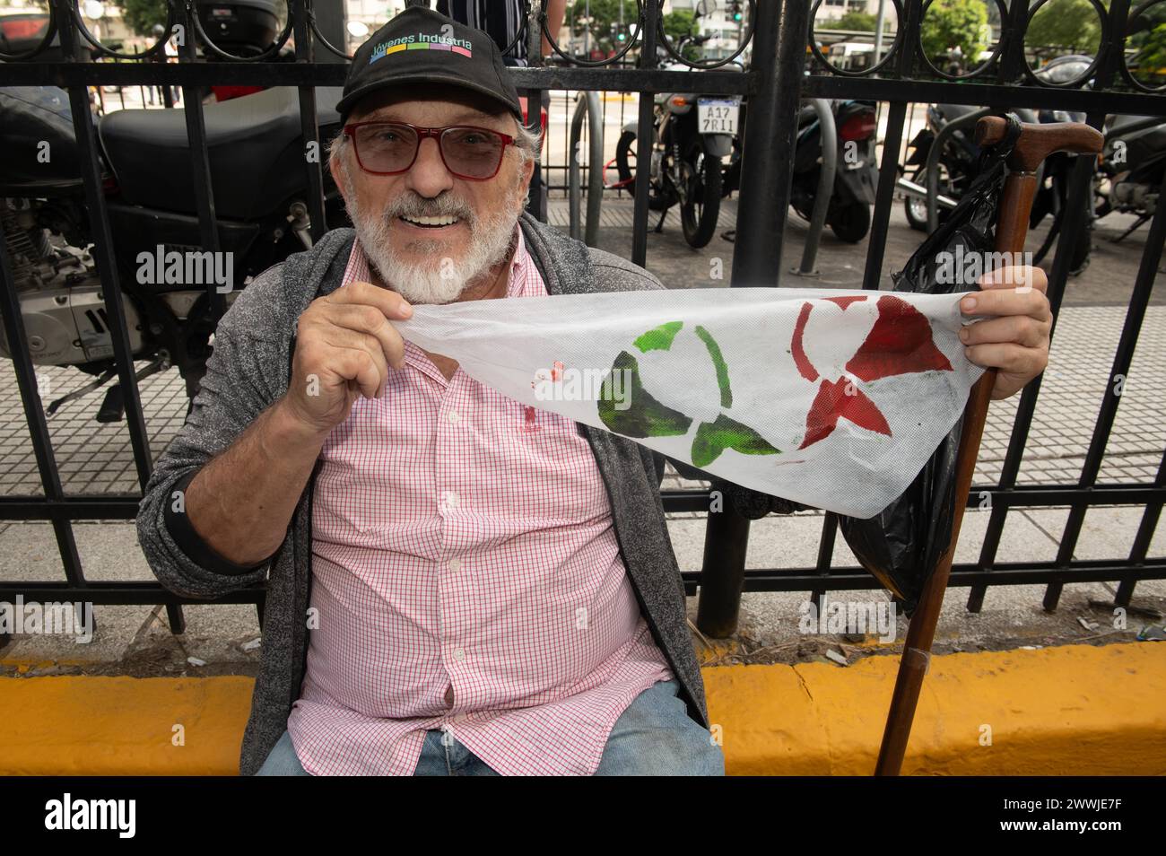 Buenos Aires, Buenos Aires, Argentina. 24 marzo 2024. Migliaia di argentini si riuniscono in Plaza de Mayo per celebrare il Memorial Day della verità e della giustizia, a Buenos Aires, Argentina, il 24 marzo 2024 (Credit Image: © Igor Wagner/ZUMA Press Wire) SOLO USO EDITORIALE! Non per USO commerciale! Foto Stock