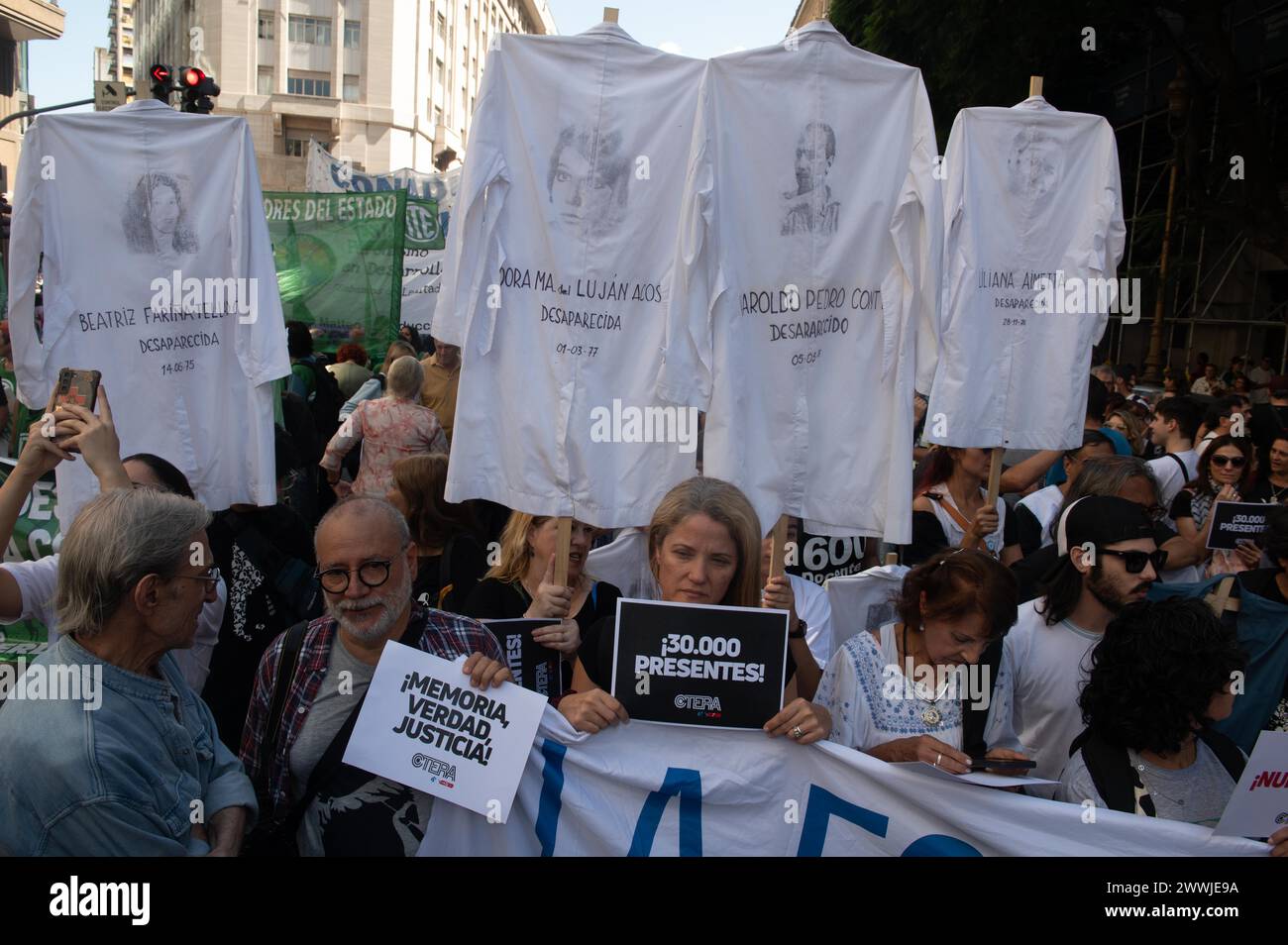 Buenos Aires, Buenos Aires, Argentina. 24 marzo 2024. Migliaia di argentini si riuniscono in Plaza de Mayo per celebrare il Memorial Day della verità e della giustizia, a Buenos Aires, Argentina, il 24 marzo 2024 (Credit Image: © Igor Wagner/ZUMA Press Wire) SOLO USO EDITORIALE! Non per USO commerciale! Foto Stock