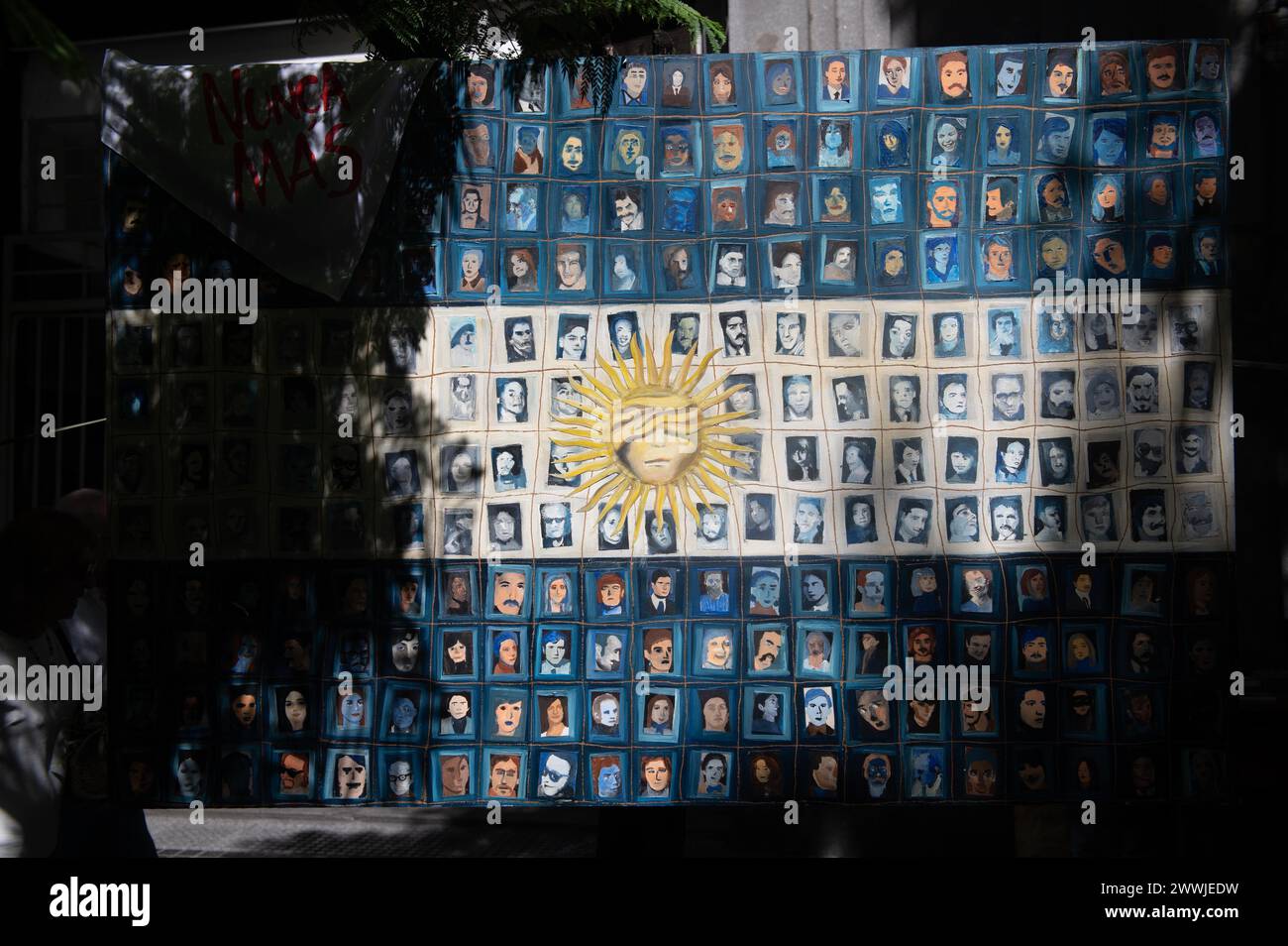 Buenos Aires, Buenos Aires, Argentina. 24 marzo 2024. Migliaia di argentini si riuniscono in Plaza de Mayo per celebrare il Memorial Day della verità e della giustizia, a Buenos Aires, Argentina, il 24 marzo 2024 (Credit Image: © Igor Wagner/ZUMA Press Wire) SOLO USO EDITORIALE! Non per USO commerciale! Foto Stock