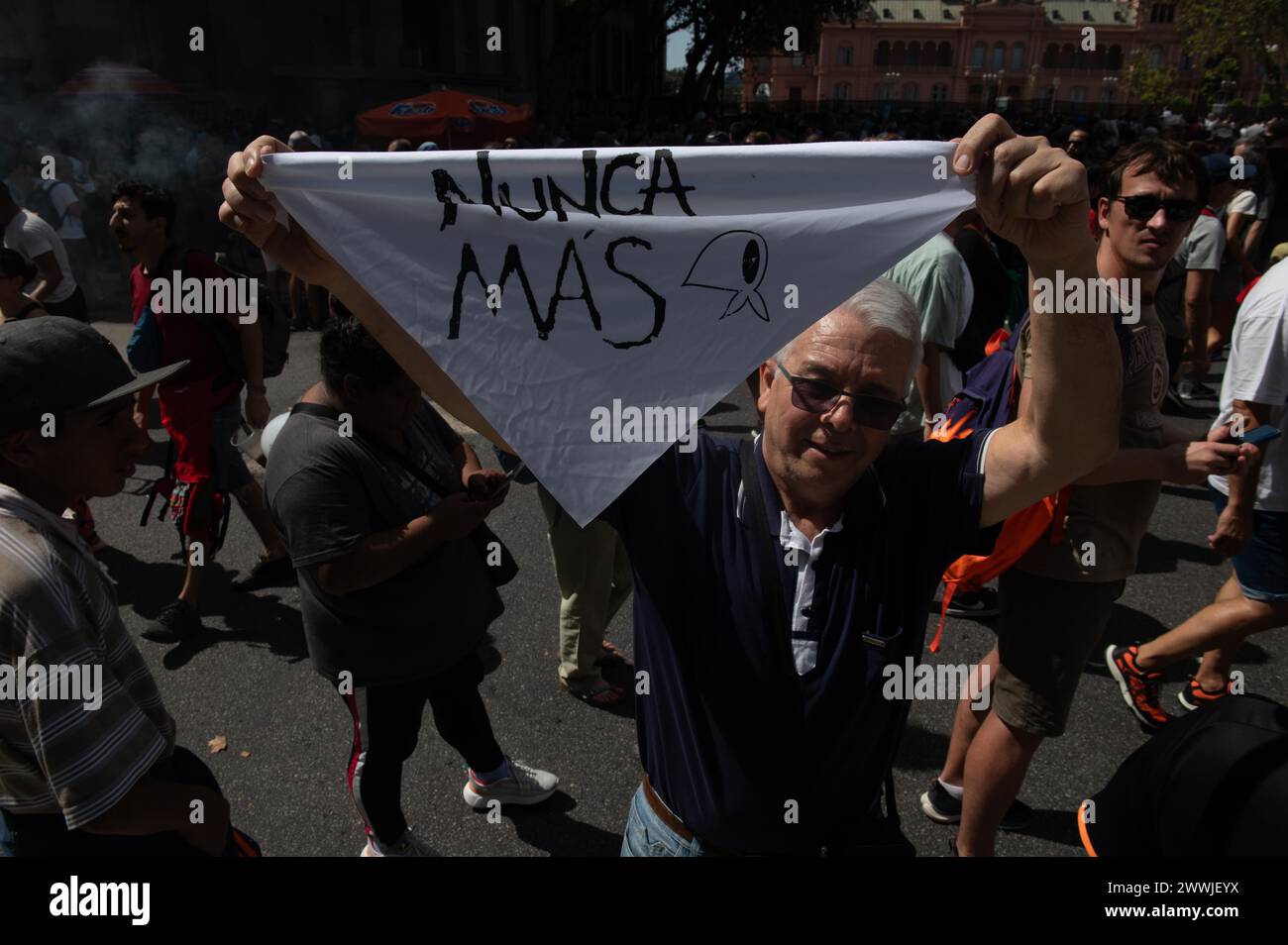 Buenos Aires, Buenos Aires, Argentina. 24 marzo 2024. Migliaia di argentini si riuniscono in Plaza de Mayo per celebrare il Memorial Day della verità e della giustizia, a Buenos Aires, Argentina, il 24 marzo 2024 (Credit Image: © Igor Wagner/ZUMA Press Wire) SOLO USO EDITORIALE! Non per USO commerciale! Foto Stock