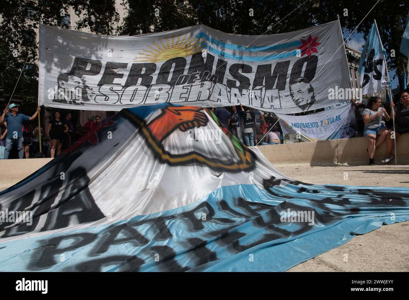 Buenos Aires, Buenos Aires, Argentina. 24 marzo 2024. Migliaia di argentini si riuniscono in Plaza de Mayo per celebrare il Memorial Day della verità e della giustizia, a Buenos Aires, Argentina, il 24 marzo 2024 (Credit Image: © Igor Wagner/ZUMA Press Wire) SOLO USO EDITORIALE! Non per USO commerciale! Foto Stock