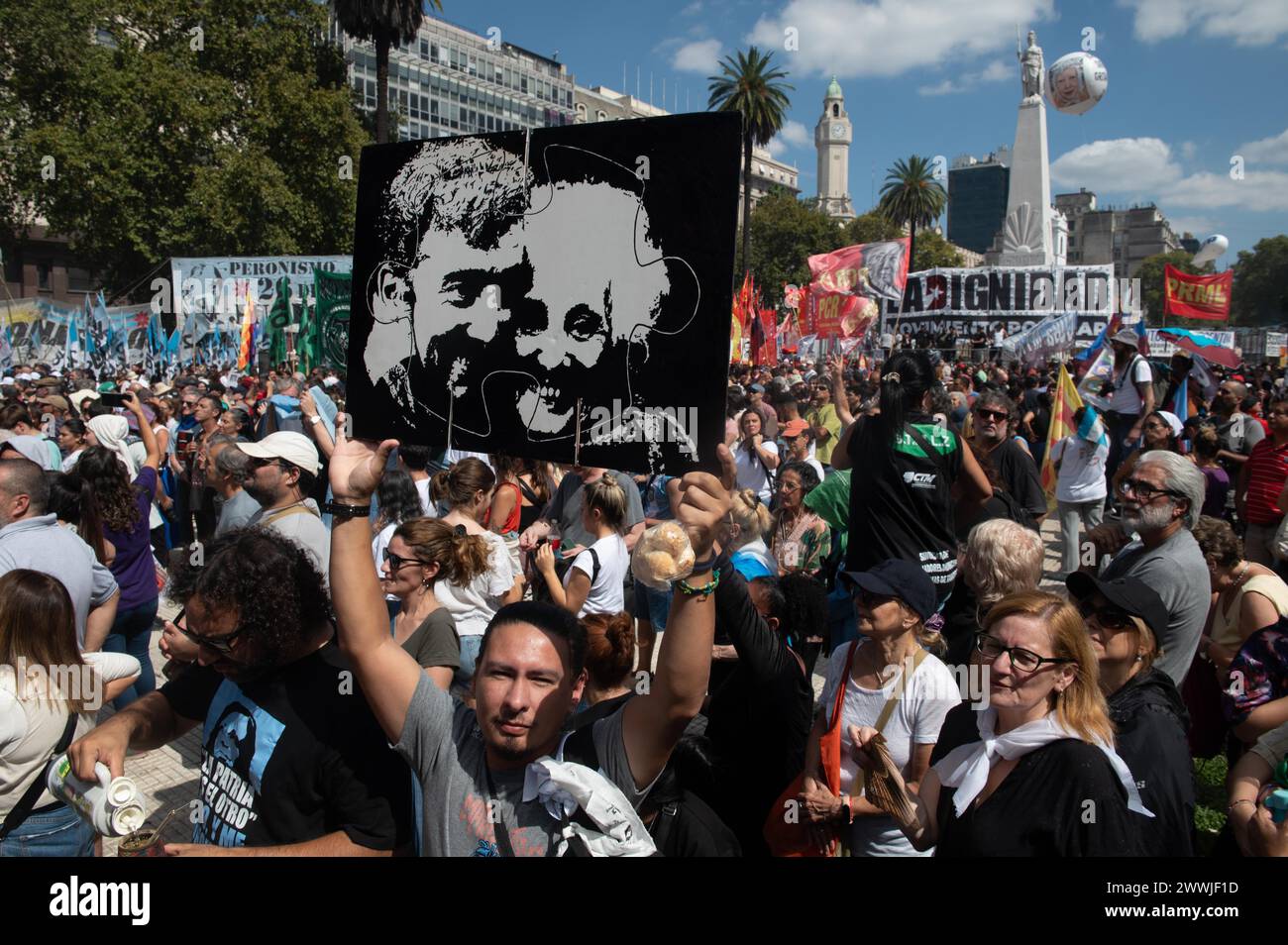 Buenos Aires, Buenos Aires, Argentina. 24 marzo 2024. Migliaia di argentini si riuniscono in Plaza de Mayo per celebrare il Memorial Day della verità e della giustizia, a Buenos Aires, Argentina, il 24 marzo 2024 (Credit Image: © Igor Wagner/ZUMA Press Wire) SOLO USO EDITORIALE! Non per USO commerciale! Foto Stock