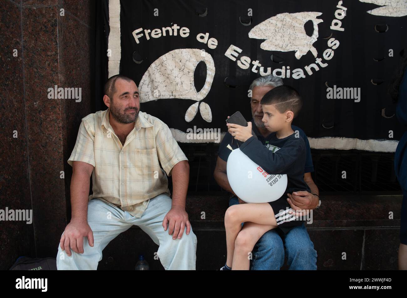 Buenos Aires, Buenos Aires, Argentina. 24 marzo 2024. Migliaia di argentini si riuniscono in Plaza de Mayo per celebrare il Memorial Day della verità e della giustizia, a Buenos Aires, Argentina, il 24 marzo 2024 (Credit Image: © Igor Wagner/ZUMA Press Wire) SOLO USO EDITORIALE! Non per USO commerciale! Foto Stock