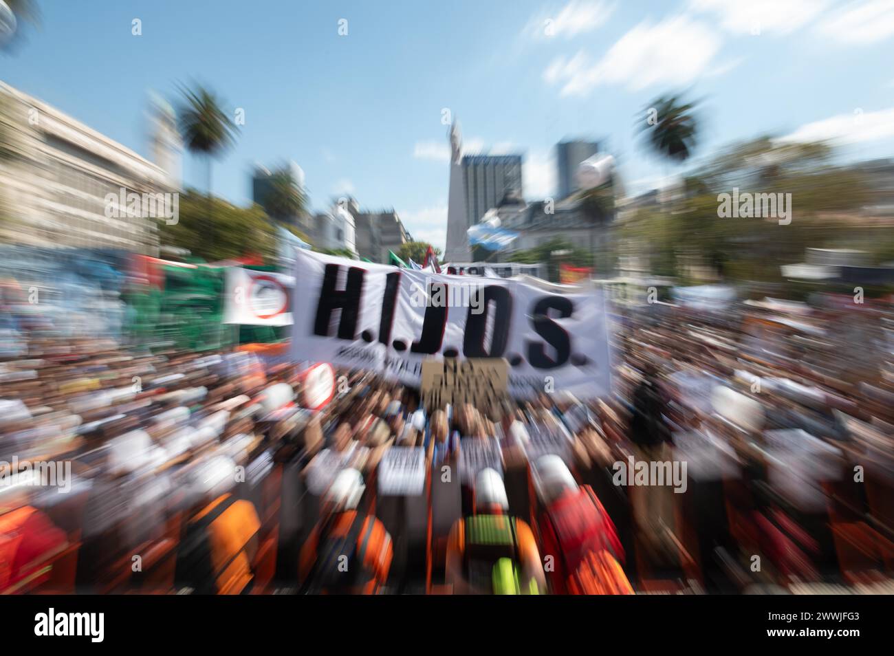 Buenos Aires, Buenos Aires, Argentina. 24 marzo 2024. Migliaia di argentini si riuniscono in Plaza de Mayo per celebrare il Memorial Day della verità e della giustizia, a Buenos Aires, Argentina, il 24 marzo 2024 (Credit Image: © Igor Wagner/ZUMA Press Wire) SOLO USO EDITORIALE! Non per USO commerciale! Foto Stock