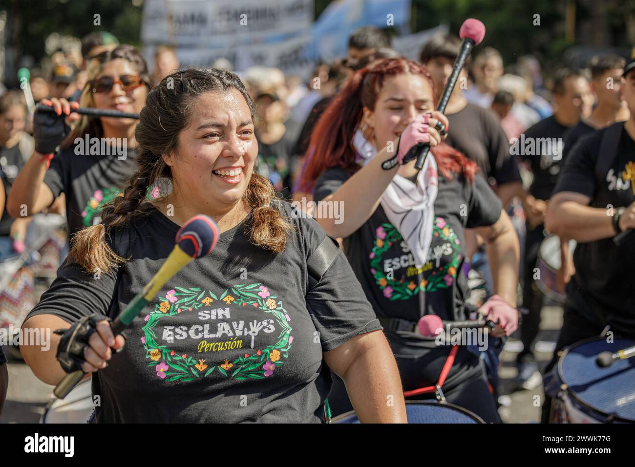 Buenos Aires, Argentina - 24 marzo 2024: Percussioniste femminili il 24 marzo a Buenos Aires. Foto Stock