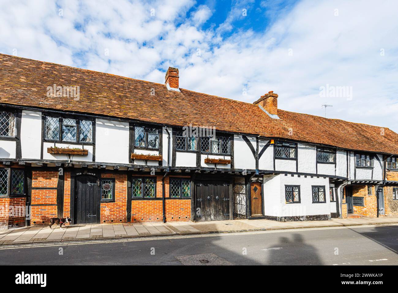 Case ed edifici storici in legno con "Old Timbers" e "Friday Cottage" in Friday Street a Henley-on-Thames, nel sud dell'Oxfordshire Foto Stock