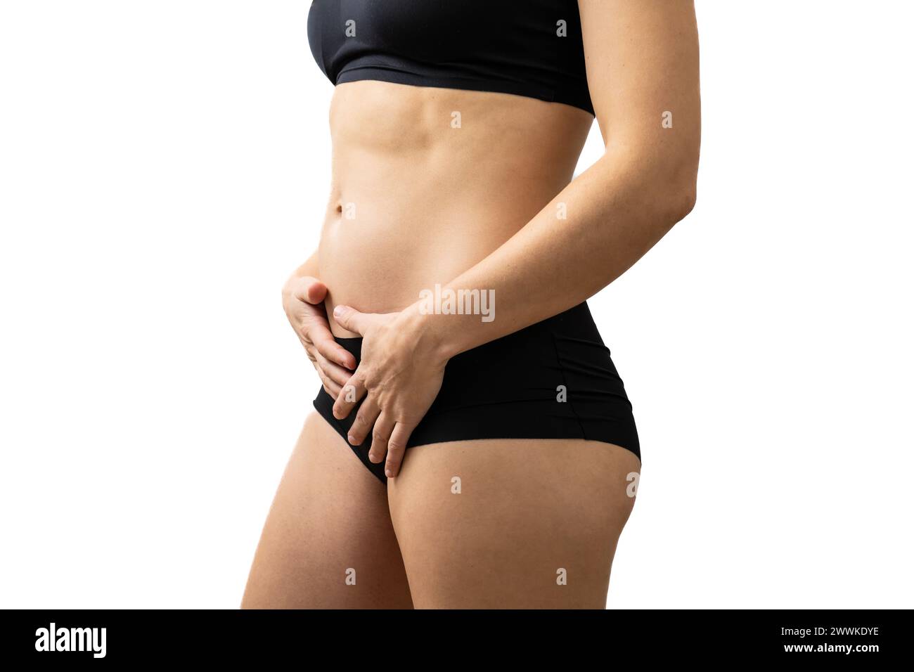 Descrizione: Vista della sezione centrale di una donna irriconoscibile nei primi mesi di gravidanza tenendo delicatamente la pancia. Gravidanza primo trimestre - Foto Stock