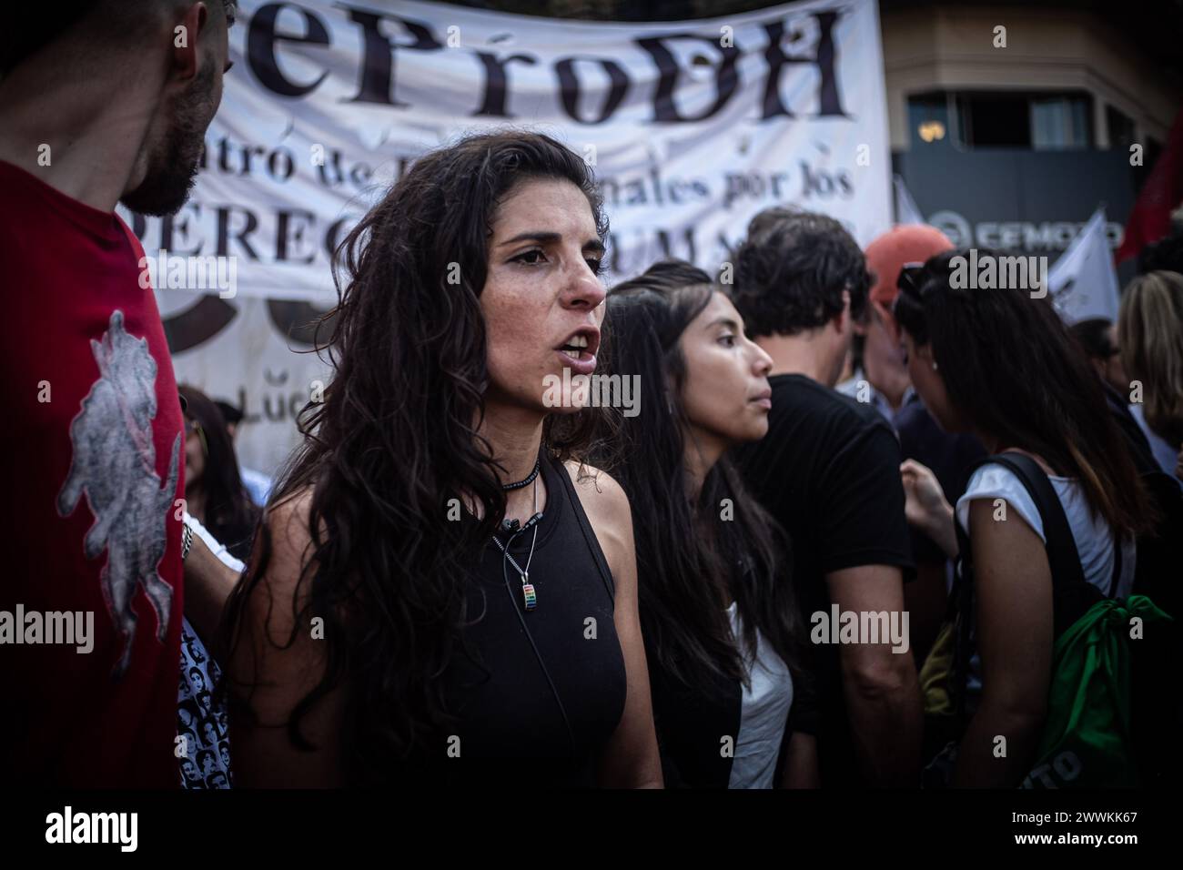 Buenos Aires, Buenos Aires, Argentina. 24 marzo 2024. Ogni 24 marzo migliaia di argentini si riuniscono per le strade per commemorare la giornata nazionale della memoria della verità e della giustizia in onore delle vittime dell'ultima dittatura militare.ogni 24 marzo, migliaia di argentini si riuniscono per le strade per commemorare la giornata nazionale della memoria per la verità e la giustizia in onore delle vittime dell'ultima dittatura militare. Crediti: ZUMA Press, Inc./Alamy Live News Foto Stock