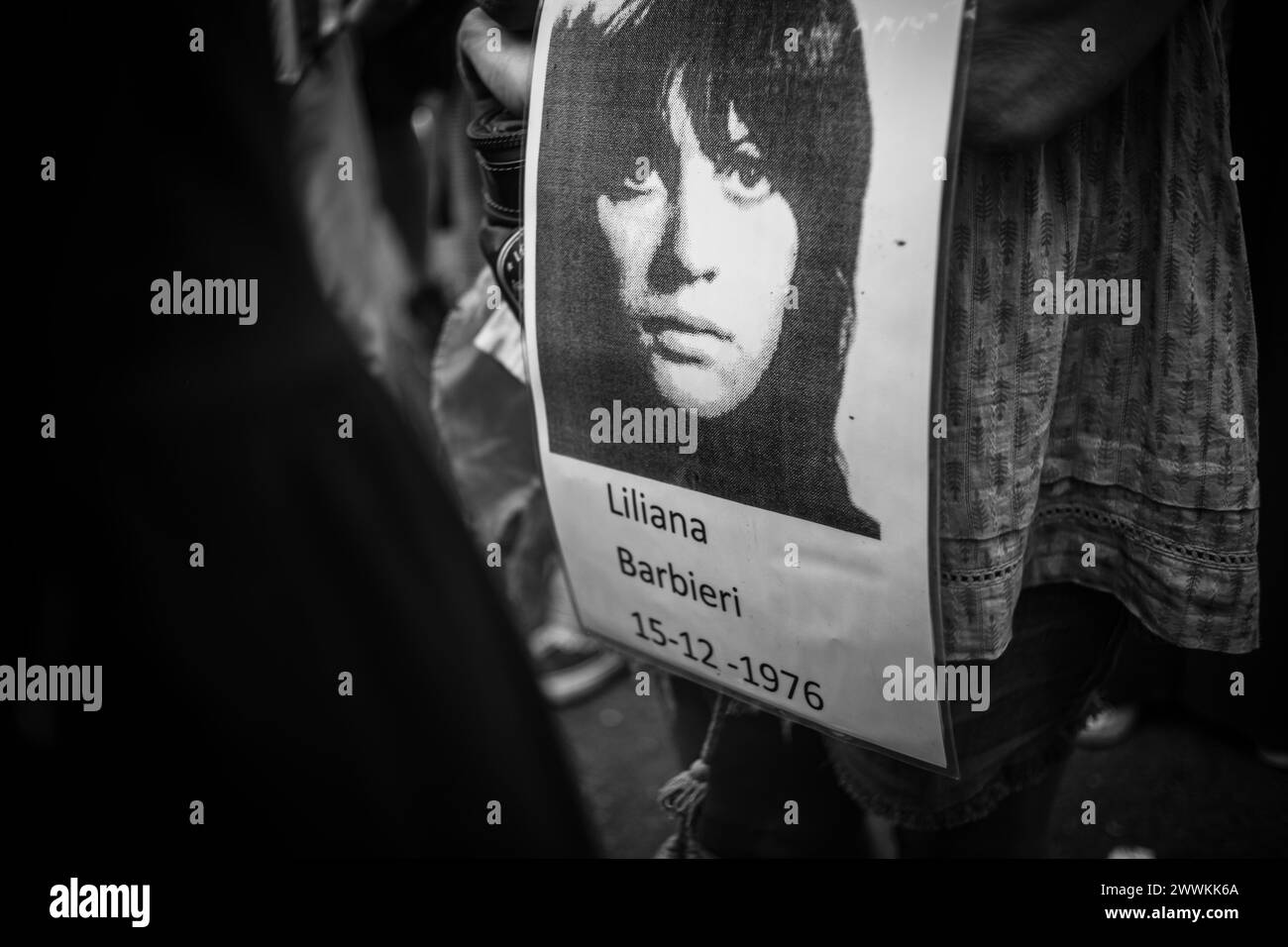 Buenos Aires, Buenos Aires, Argentina. 24 marzo 2024. Ogni 24 marzo migliaia di argentini si riuniscono per le strade per commemorare la giornata nazionale della memoria della verità e della giustizia in onore delle vittime dell'ultima dittatura militare.ogni 24 marzo, migliaia di argentini si riuniscono per le strade per commemorare la giornata nazionale della memoria per la verità e la giustizia in onore delle vittime dell'ultima dittatura militare. Crediti: ZUMA Press, Inc./Alamy Live News Foto Stock