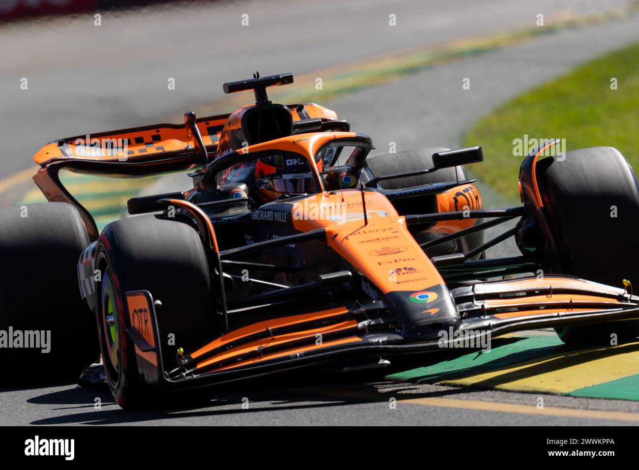 Albert Park, Australia, 24 marzo 2024. Australia Oscar Piastri alla guida del Regno Unito McLaren Formula 1 Team Australia Oscar Piastri alla guida del Regno Unito McLaren Formula 1 Team durante il Gran Premio di Australia di F1 Rolex al Melbourne Grand Prix Circuit il 24 marzo 2024 ad Albert Park, Australia. Crediti: Dave Hewison/Speed Media/Alamy Live News Foto Stock