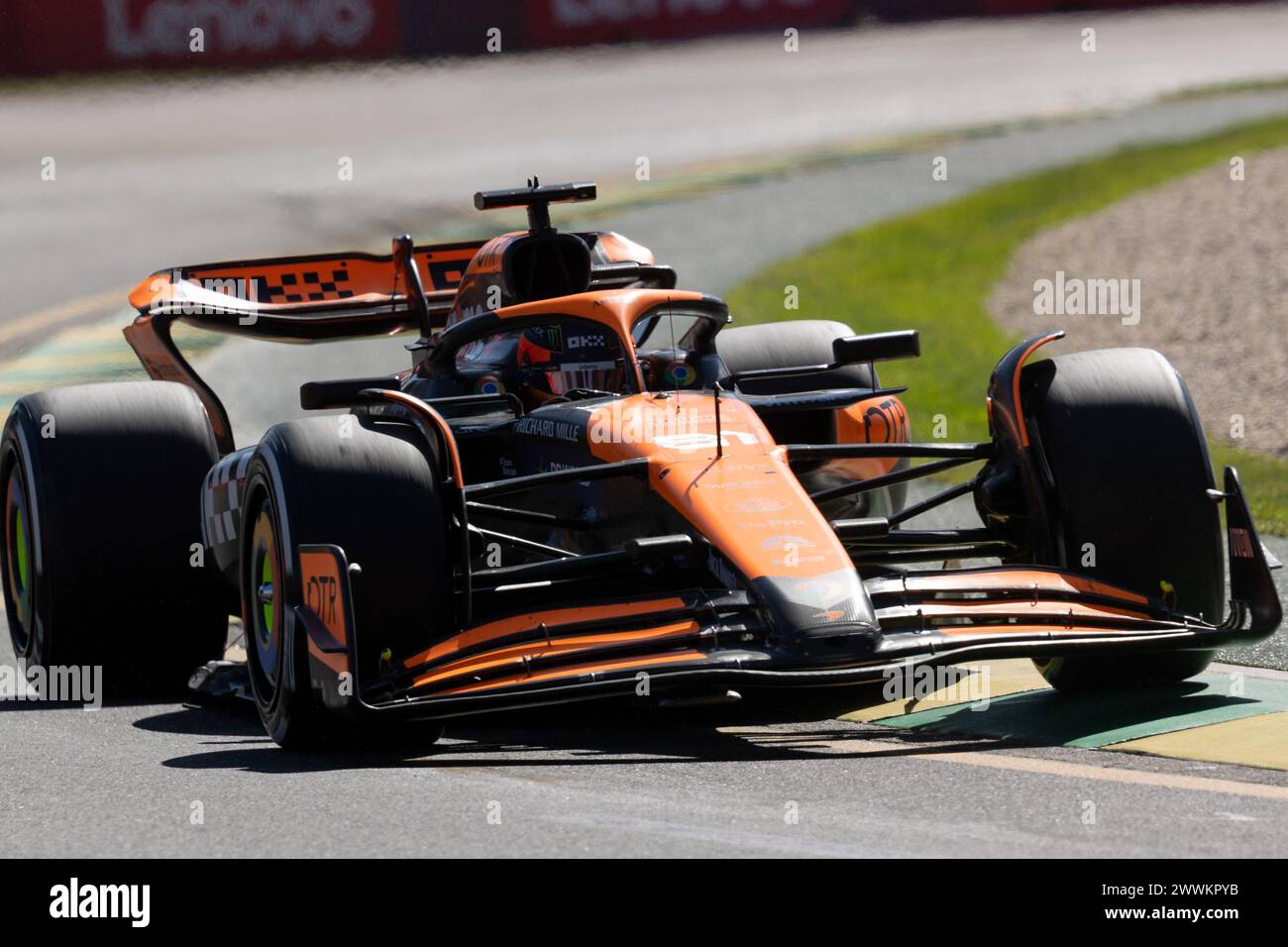 Albert Park, Australia, 24 marzo 2024. Australia Oscar Piastri alla guida del Regno Unito McLaren Formula 1 durante il Gran Premio d'Australia di F1 Rolex al Melbourne Grand Prix Circuit il 24 marzo 2024 ad Albert Park, Australia. Crediti: Dave Hewison/Speed Media/Alamy Live News Foto Stock