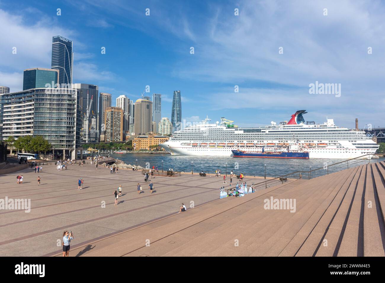 Circular Quay e la città a pochi passi dalla Sydney Opera House, Bennelong Point, Sydney Harbour, Sydney, New South Wales, Australia Foto Stock