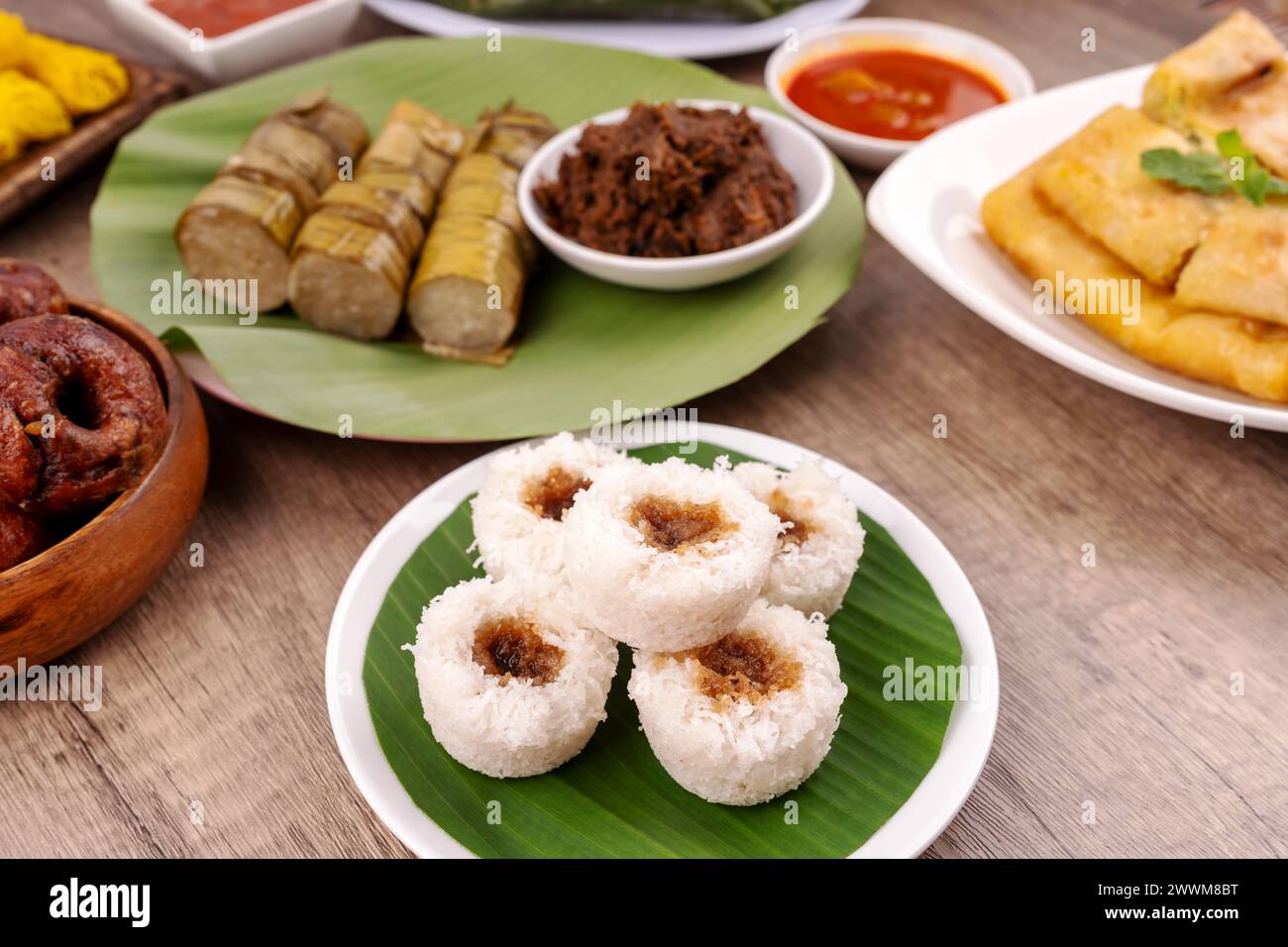 Putu Bambu e vari deliziosi piatti Ramadan per Iftar in Malesia Foto Stock