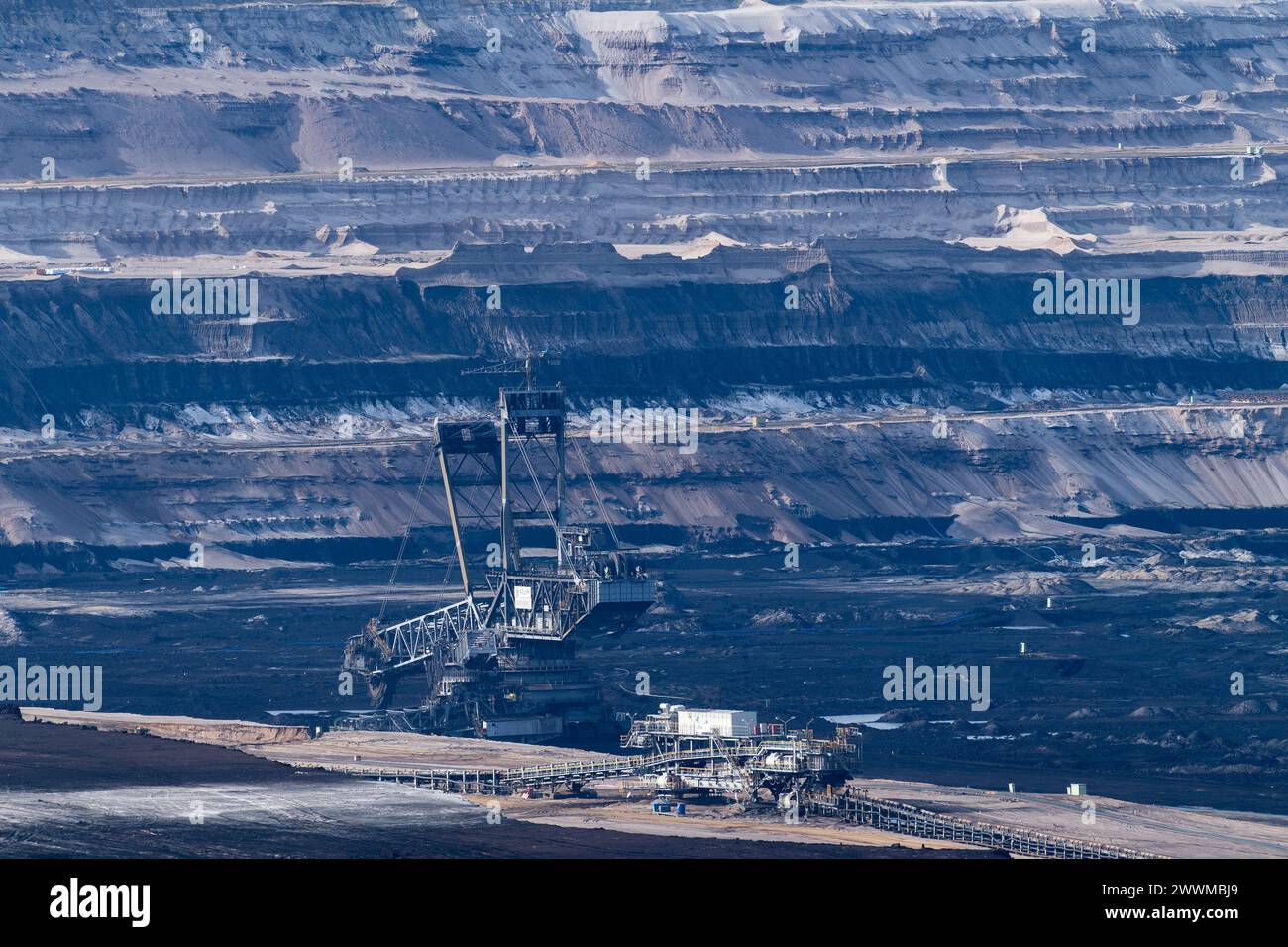 Miniera di carbone a cielo aperto Tagebau Garzweiler a Garzweiler, Renania settentrionale-Vestfalia, Germania © Wojciech Strozyk / Alamy Stock Photo Foto Stock