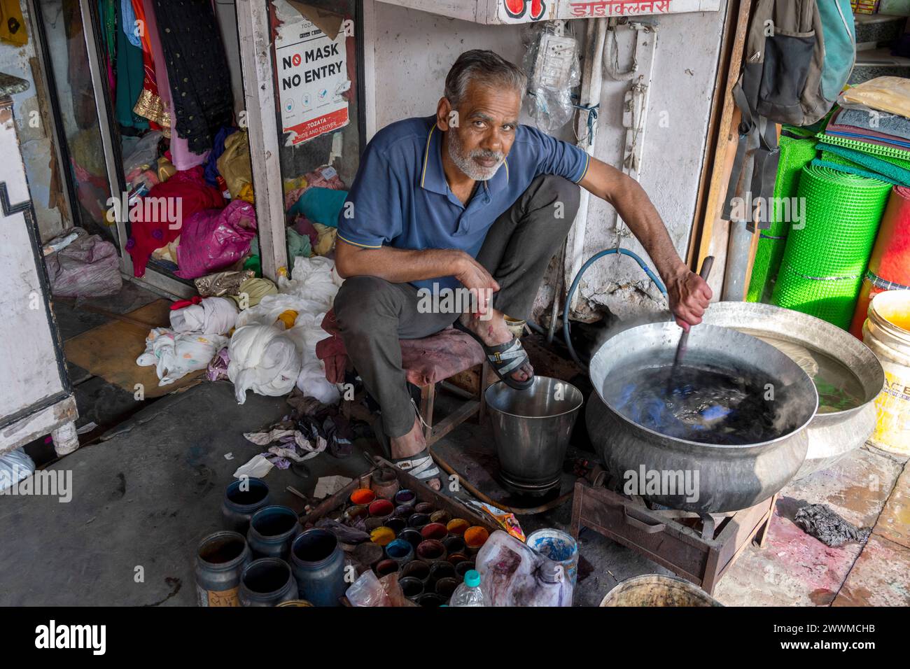 Indien, Jaipur, Tripolia Bazar, Färber Foto Stock