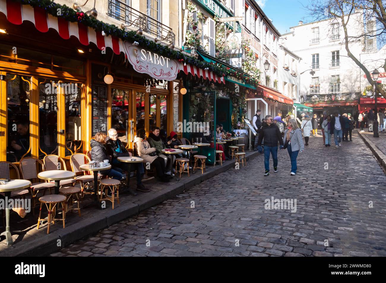 5 dicembre 2023 - zona commerciale e ristorante, Montmartre, Parigi, Francia. Foto Stock