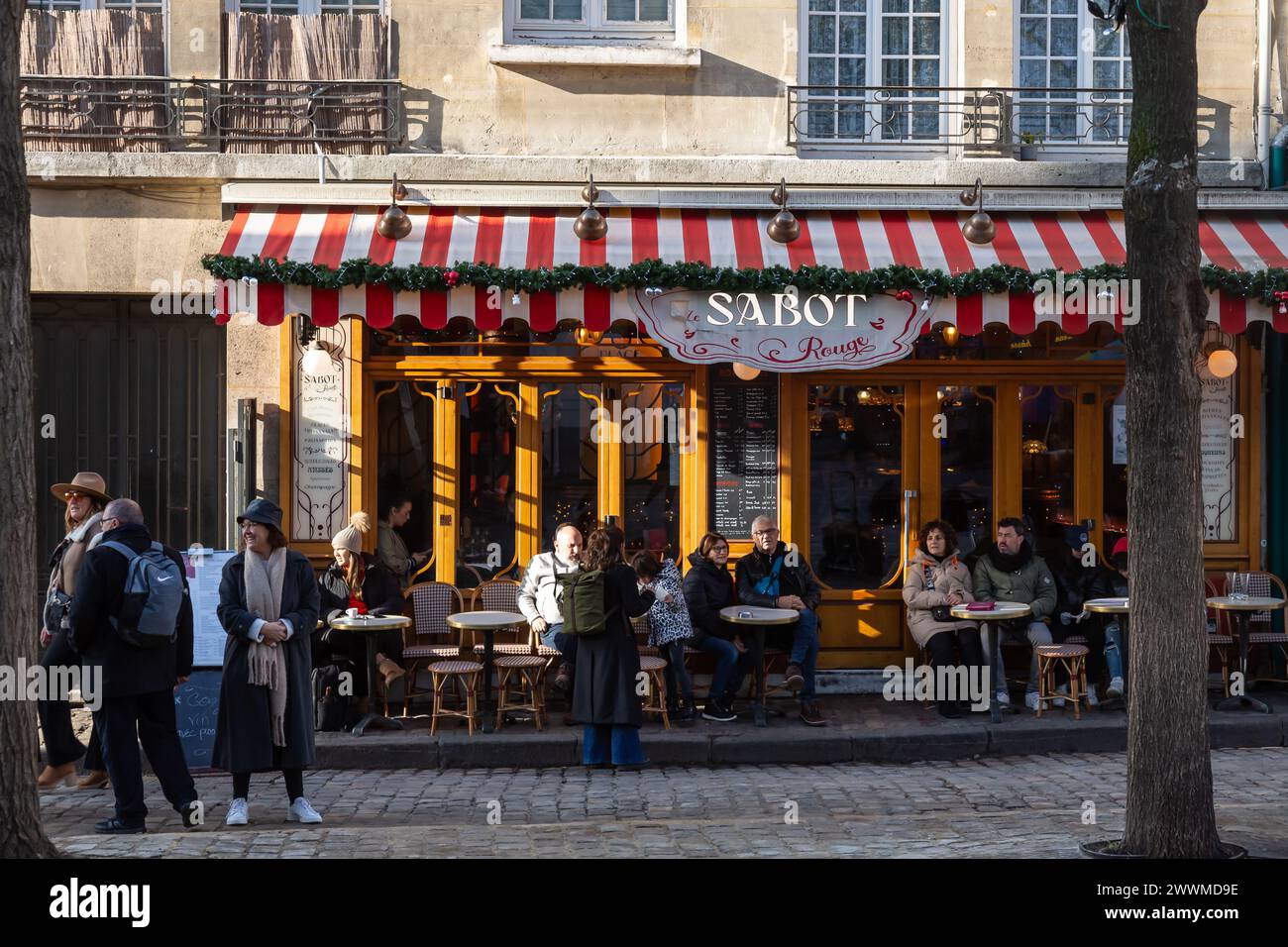 5 dicembre 2023 - zona commerciale e ristorante, Montmartre, Parigi, Francia. Foto Stock