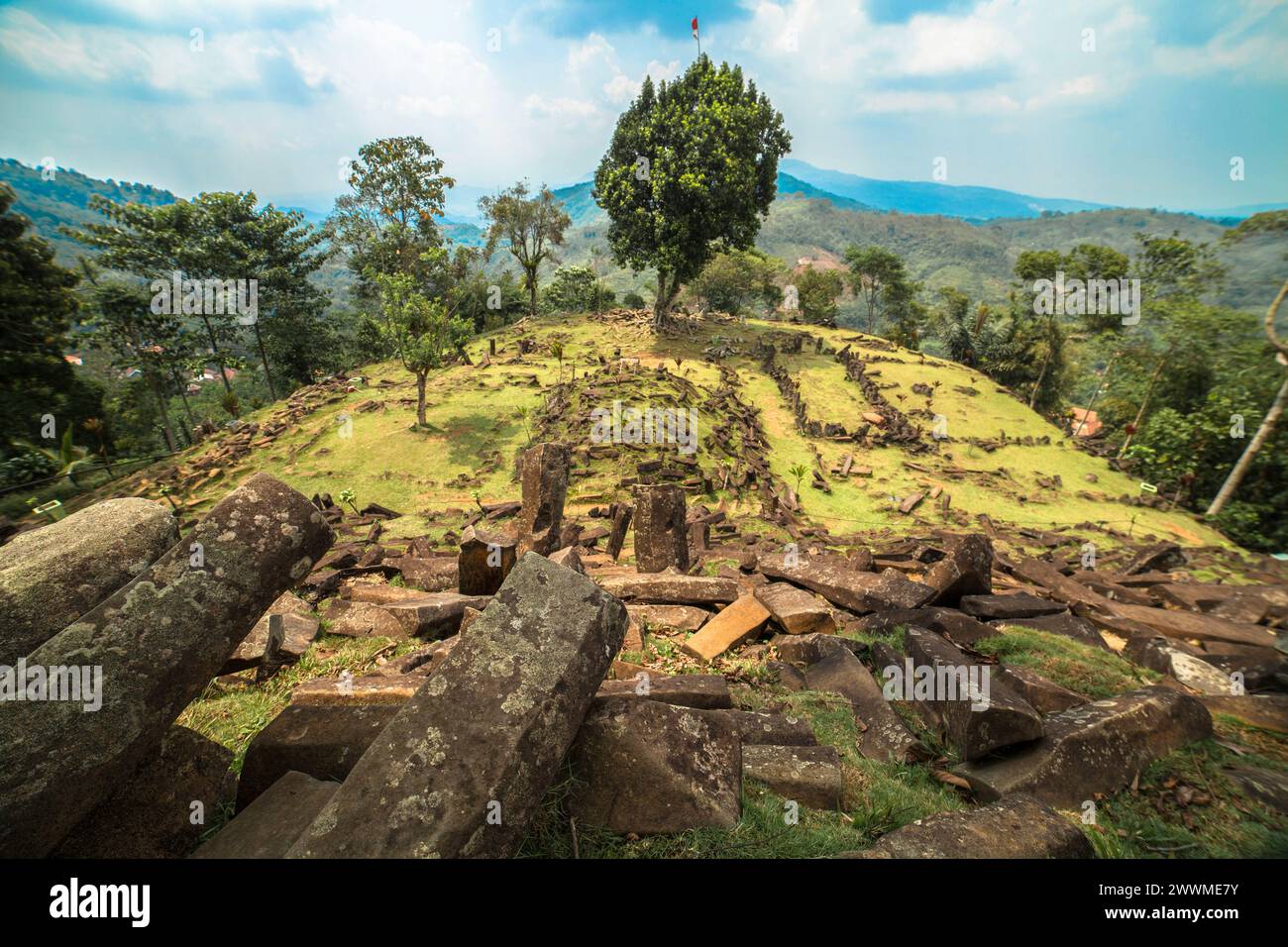 Il più grande sito megalitico di tutto il sud-est asiatico. Sito megalitico di Gunung Padang, Cianjur, Giava occidentale, Indonesia Foto Stock